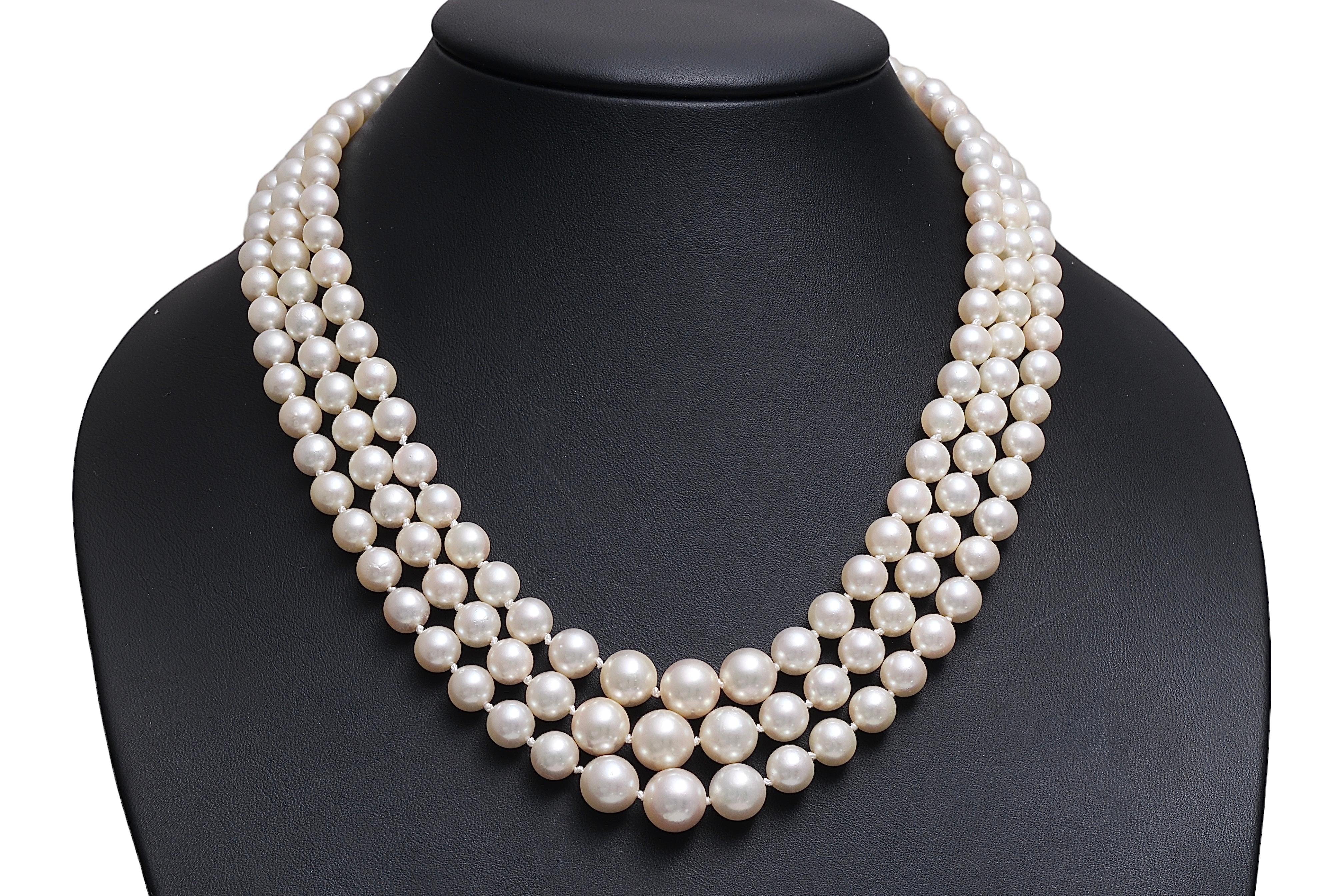 Magnificant Akoya Pearls 3 Strand Degradé Necklace With 18 kt. White Gold Lenti Lock with Diamonds 

Pearls: Amazing Perfect 176 Akoya pearls, diameter biggest pearl 9.6 mm

Material: Necklace lock 18 kt. White gold from brand Lenti
Diamonds:
