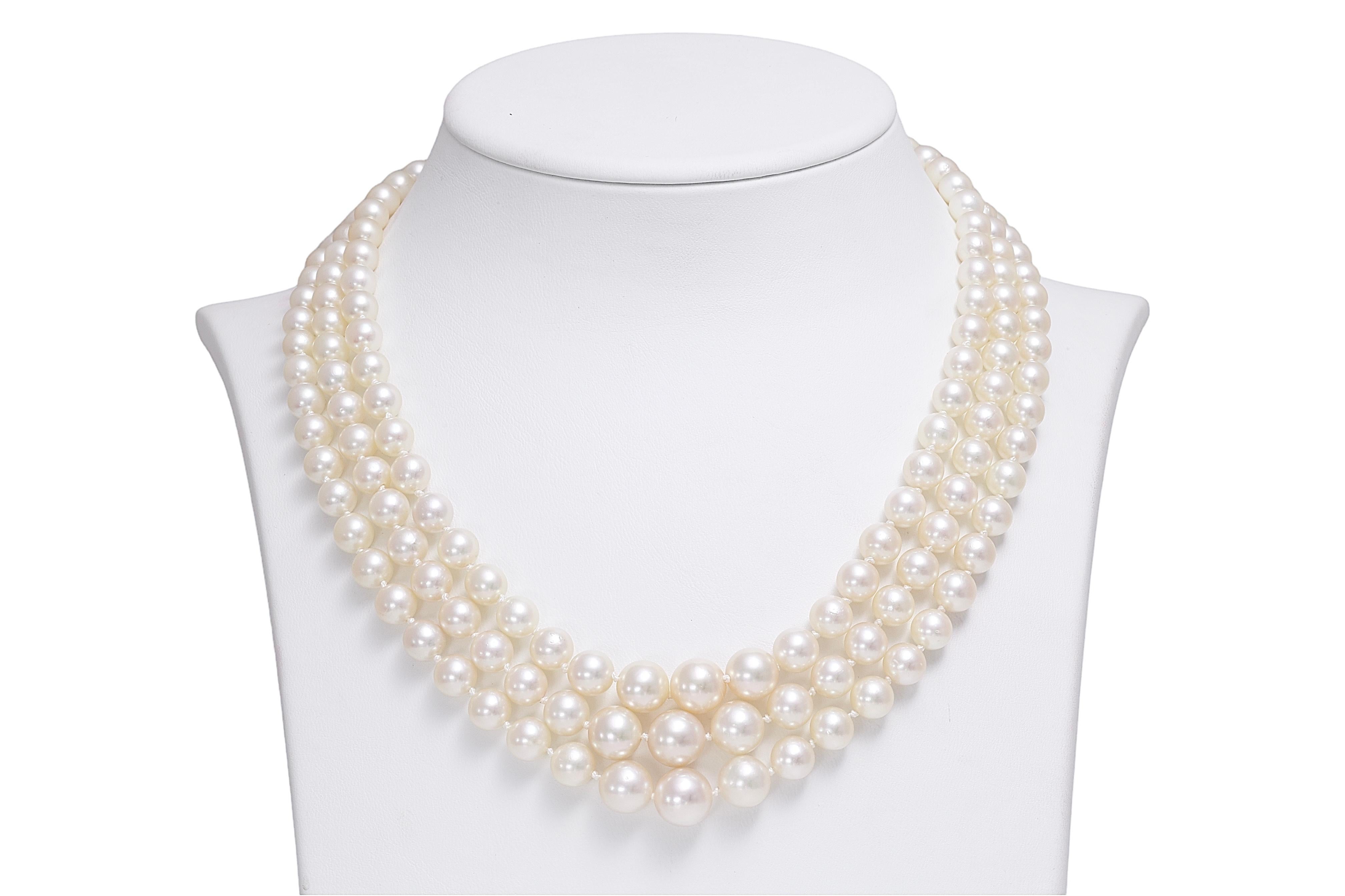 18 kt. White Gold Akoya Degradé Pearls and Diamonds 3 Strand Necklace For Sale 1