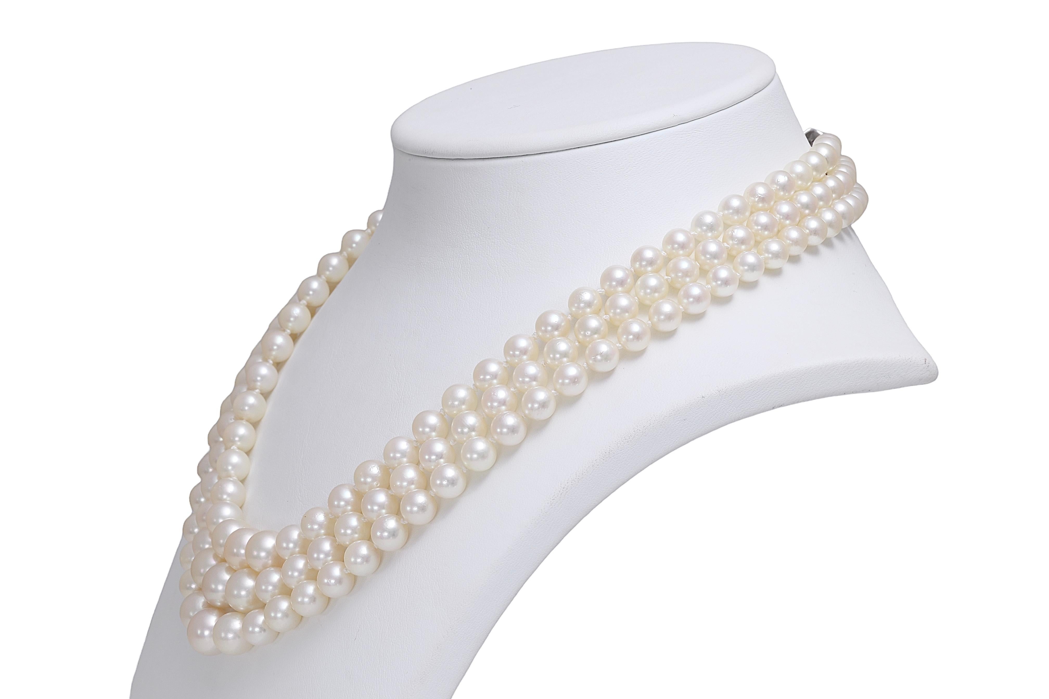 18 kt. White Gold Akoya Degradé Pearls and Diamonds 3 Strand Necklace For Sale 3