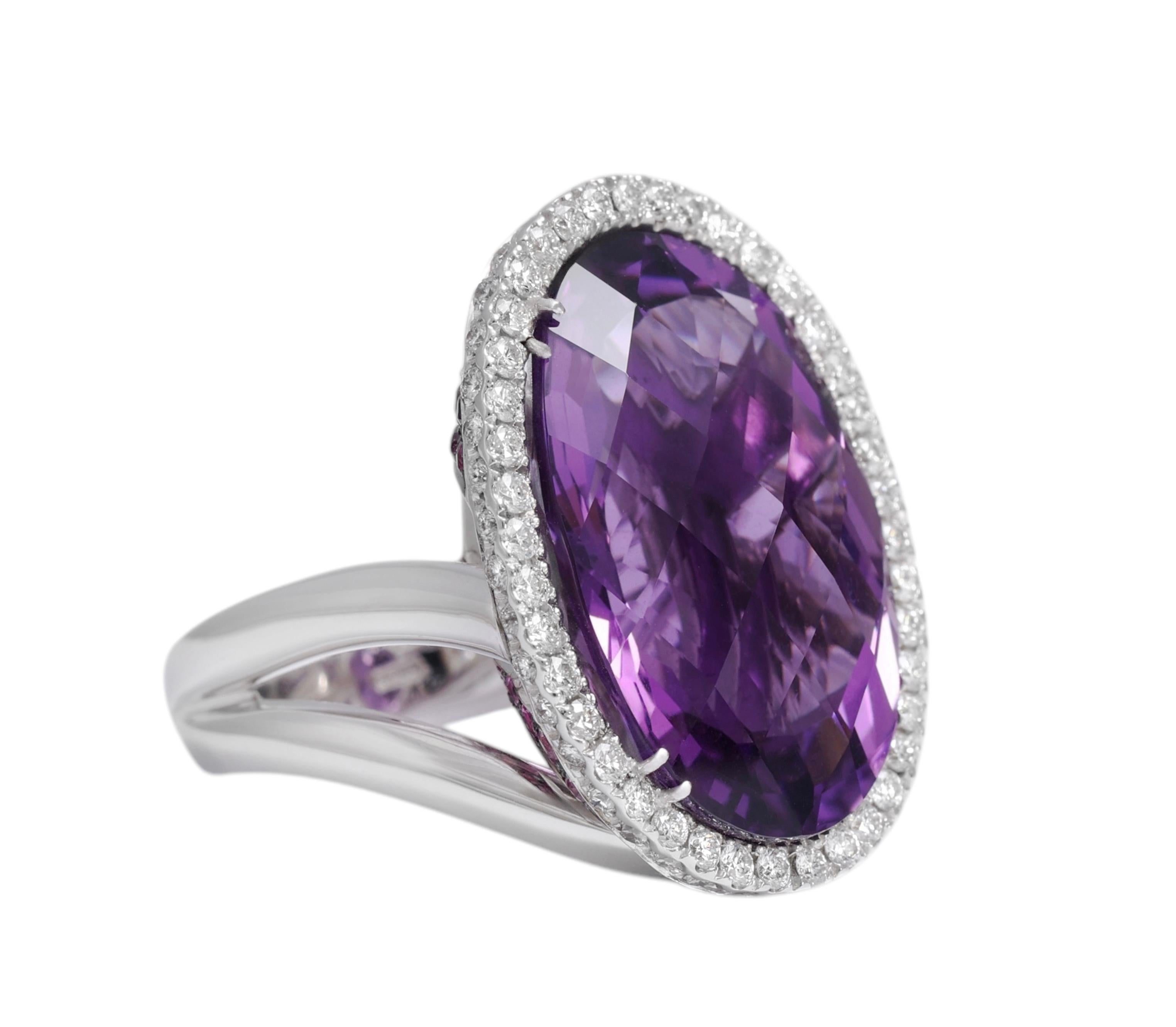 18 Kt Weißgold Amethyst, Saphir & Diamant Ring (Ovalschliff) im Angebot