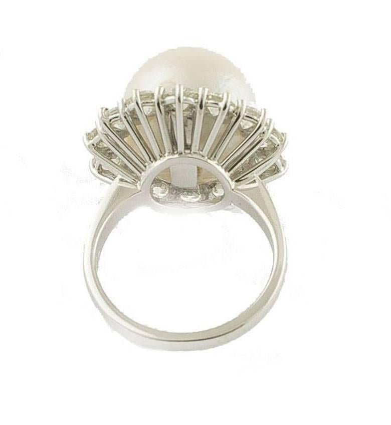 Brilliant Cut 3, 32 carat Diamonds Australian Pearl 18 kt  White Gold Cluster Ring For Sale