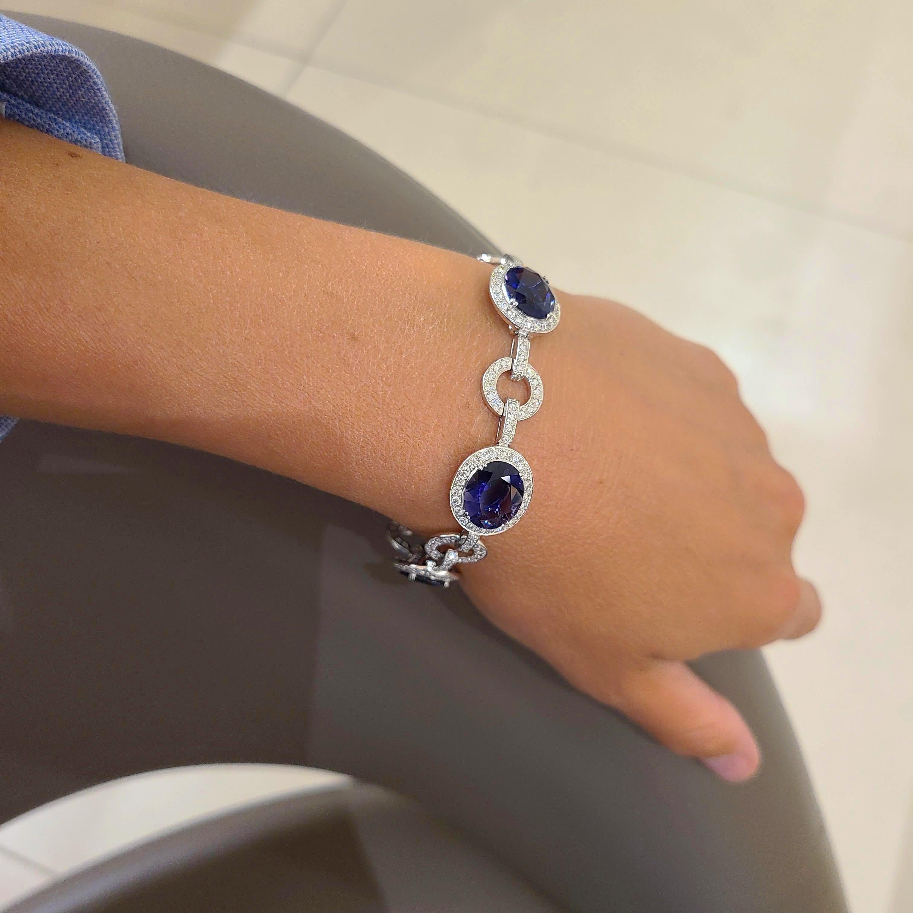 18 Karat White Gold and Diamond Bracelet with 15.18 Carat Oval Iolite In New Condition For Sale In New York, NY