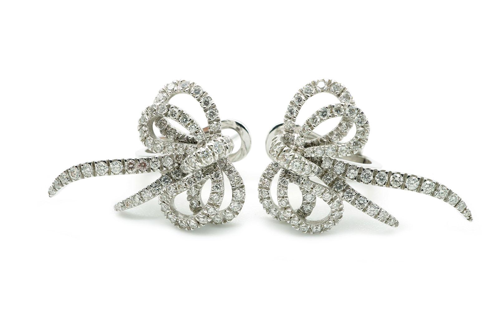 Women's or Men's 18 Kt White Gold and Diamonds Ribbon Clip-on Earrings For Sale