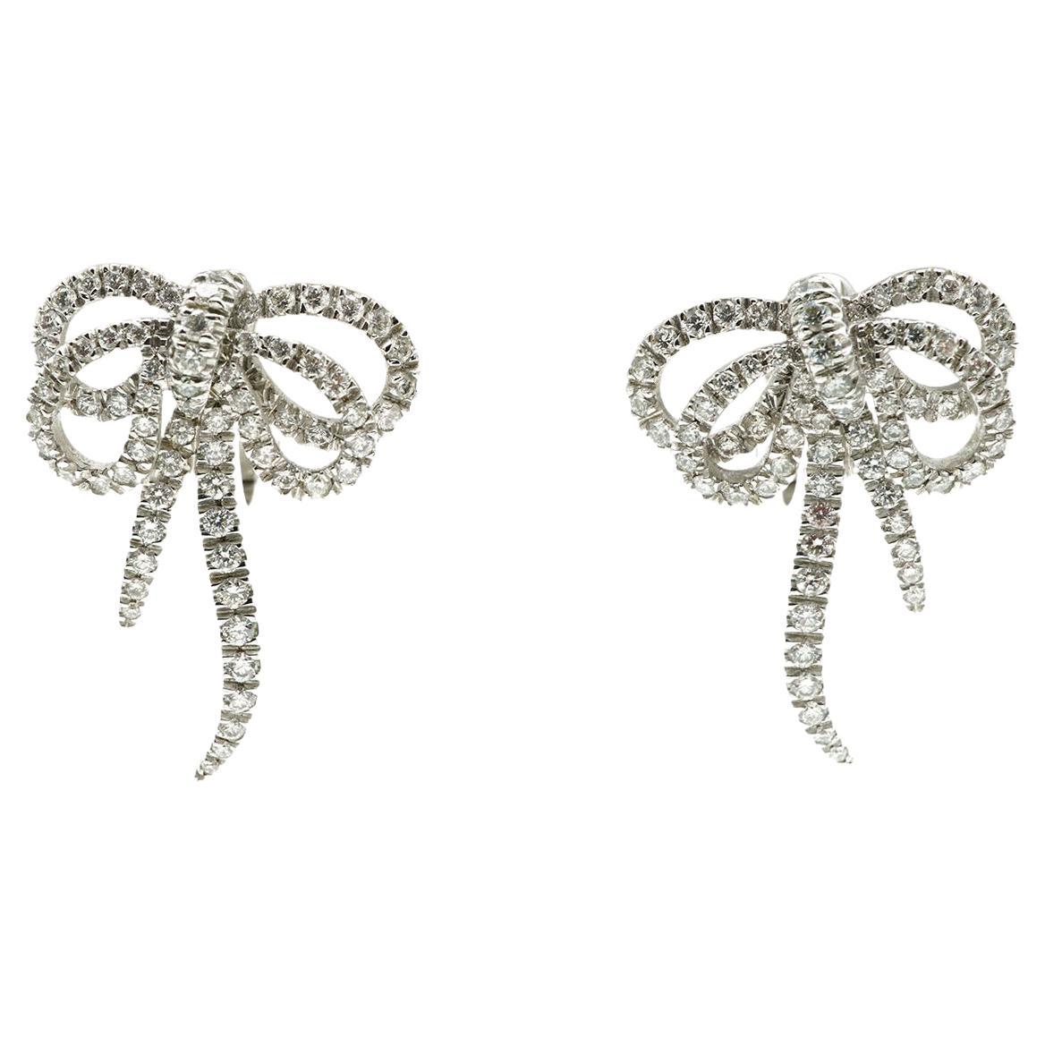 18 Kt White Gold and Diamonds Ribbon Clip-on Earrings For Sale