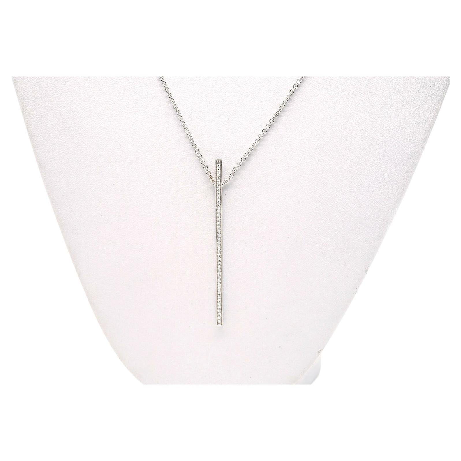 Collier à barre en or blanc 18 carats et diamants en forme de bâton en vente