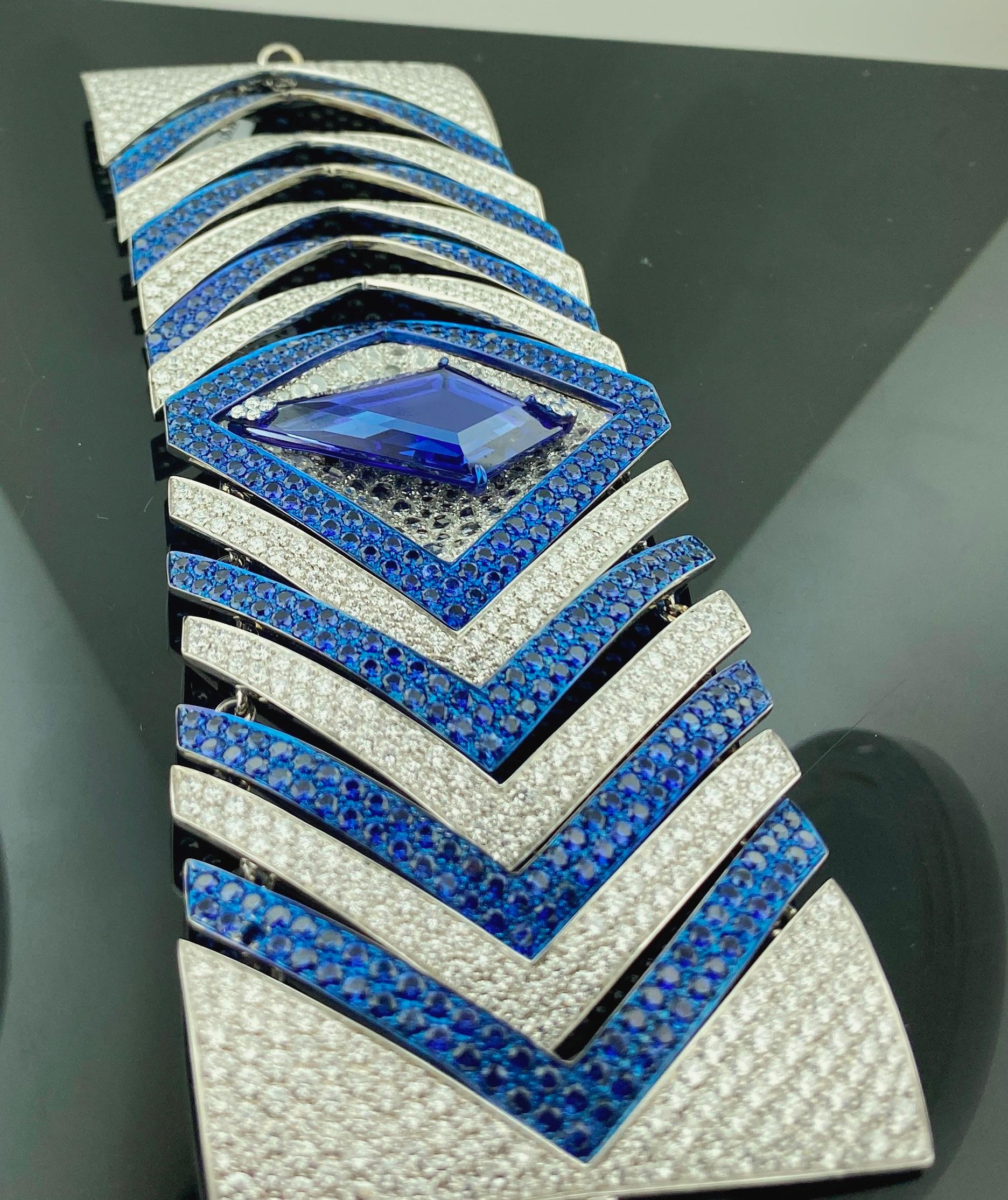 Round Cut 18 Karat White Gold and Tanzanite Diamond and Blue Sapphire Bracelet For Sale