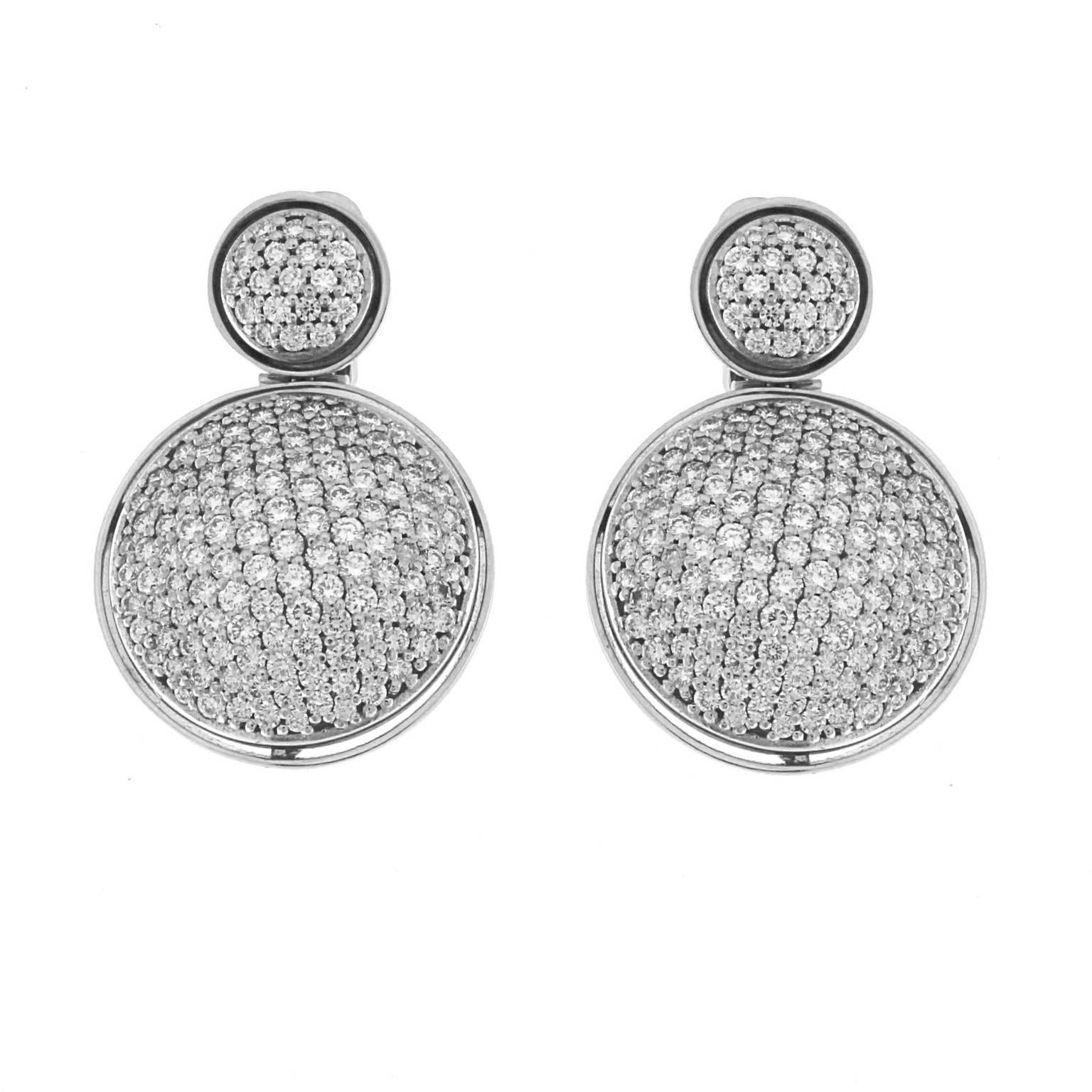 Wonderful pair of 18ct white gold earrings and white diamonds born from the 