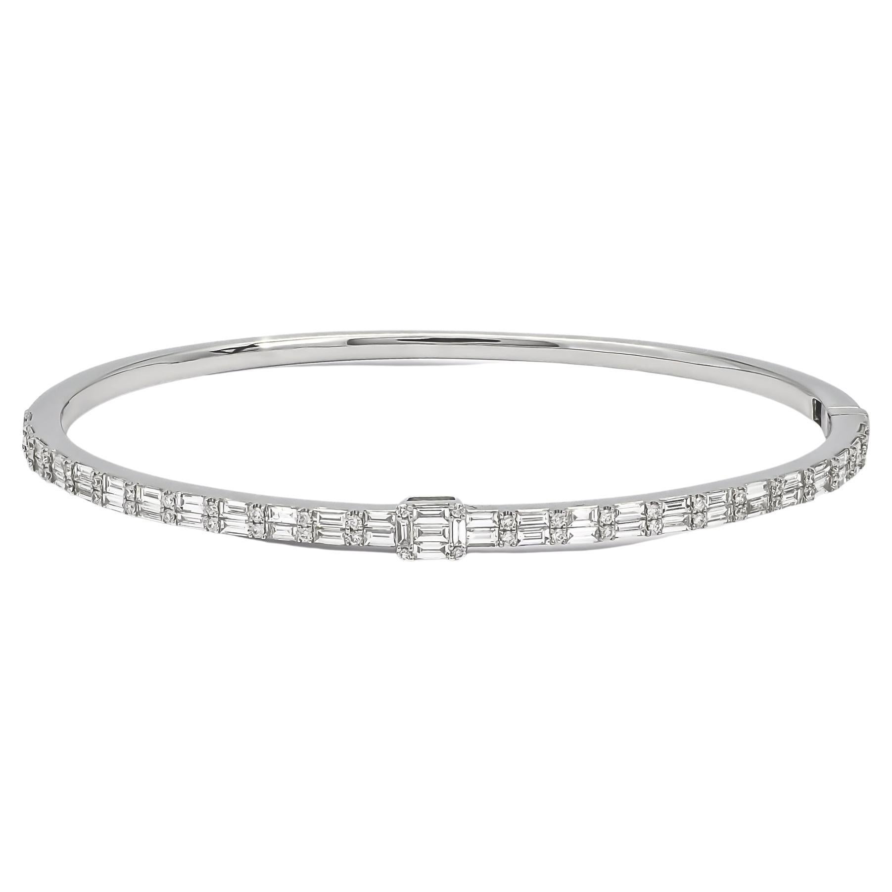  Bracelet jonc femme baguette en or blanc 18 carats et diamants naturels en vente