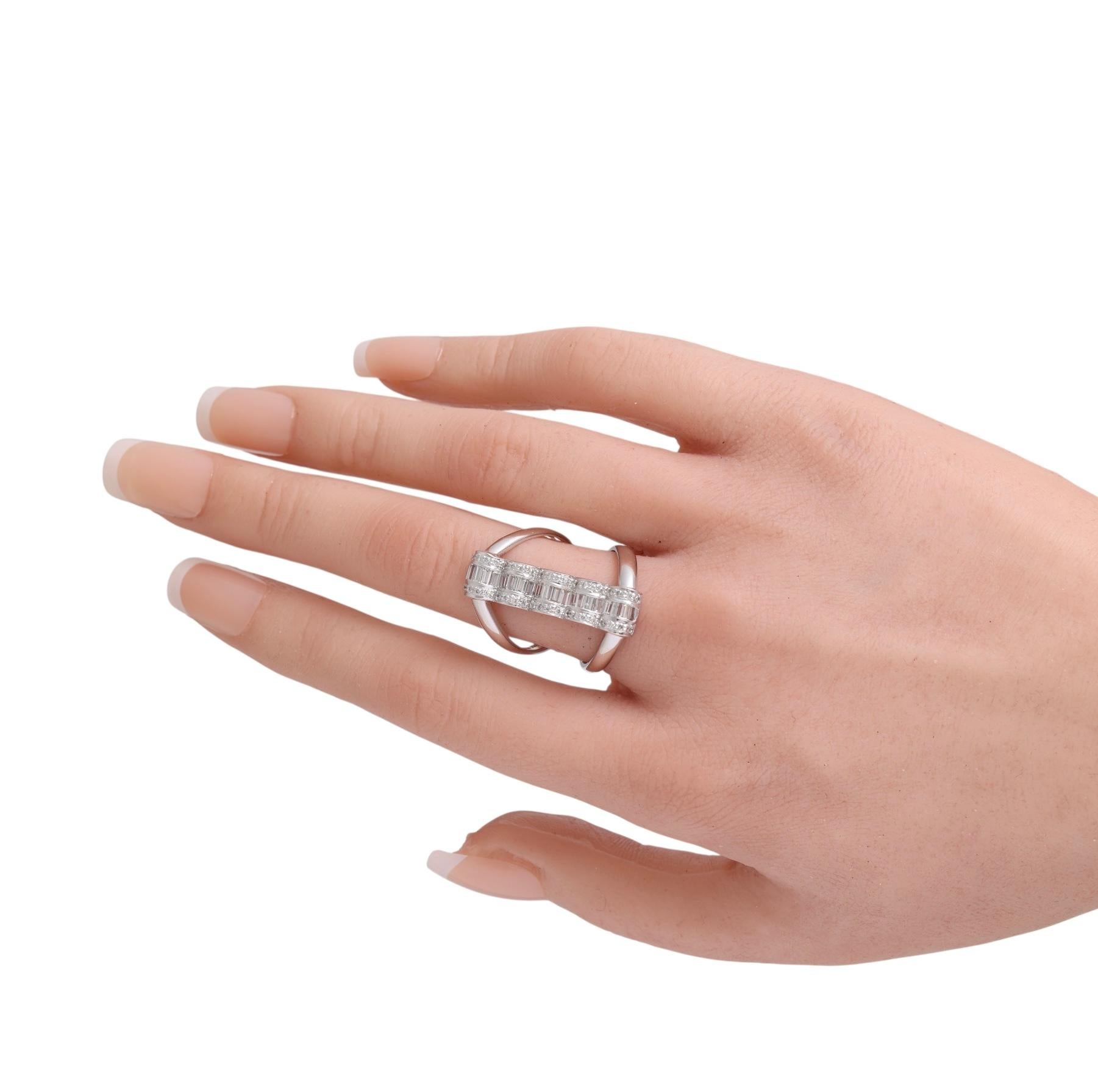 da uomo o donna Anello in oro bianco 18 Kt con Baguette e diamanti rotondi, Baguette incastonate in onde in vendita