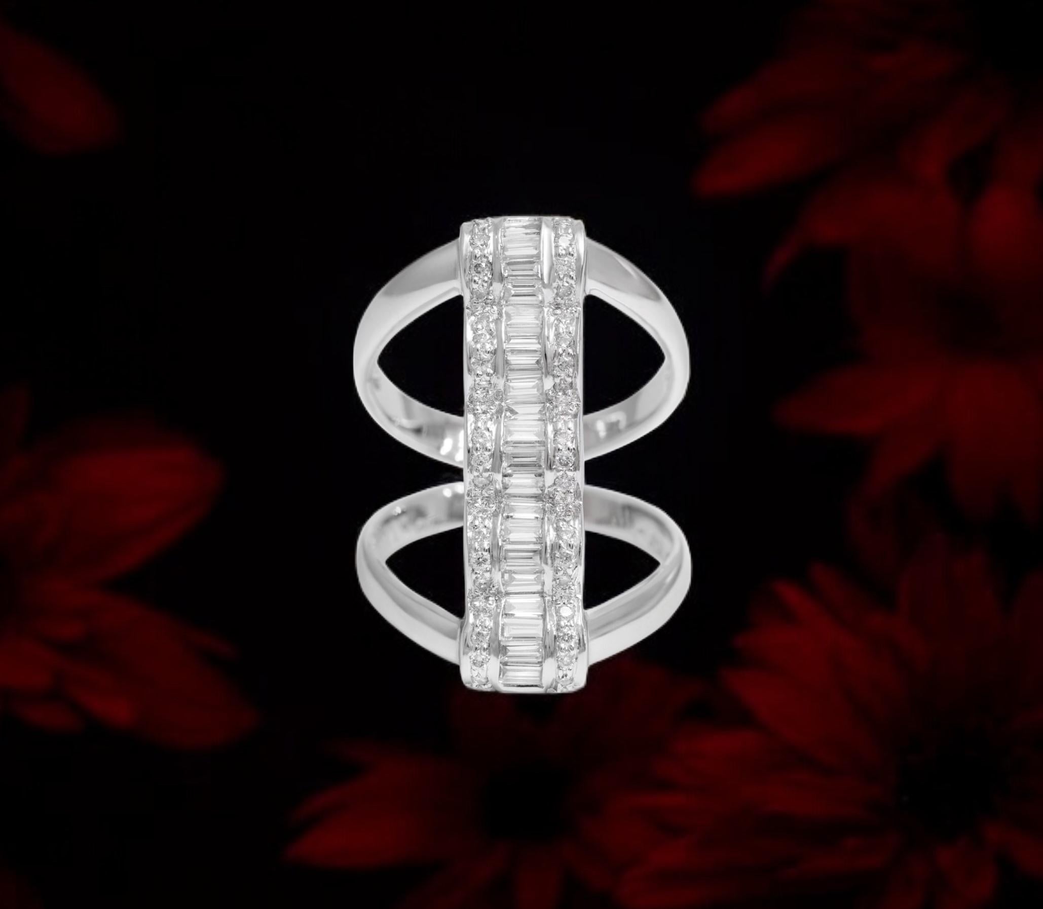 Anello in oro bianco 18 Kt con Baguette e diamanti rotondi, Baguette incastonate in onde in vendita 1