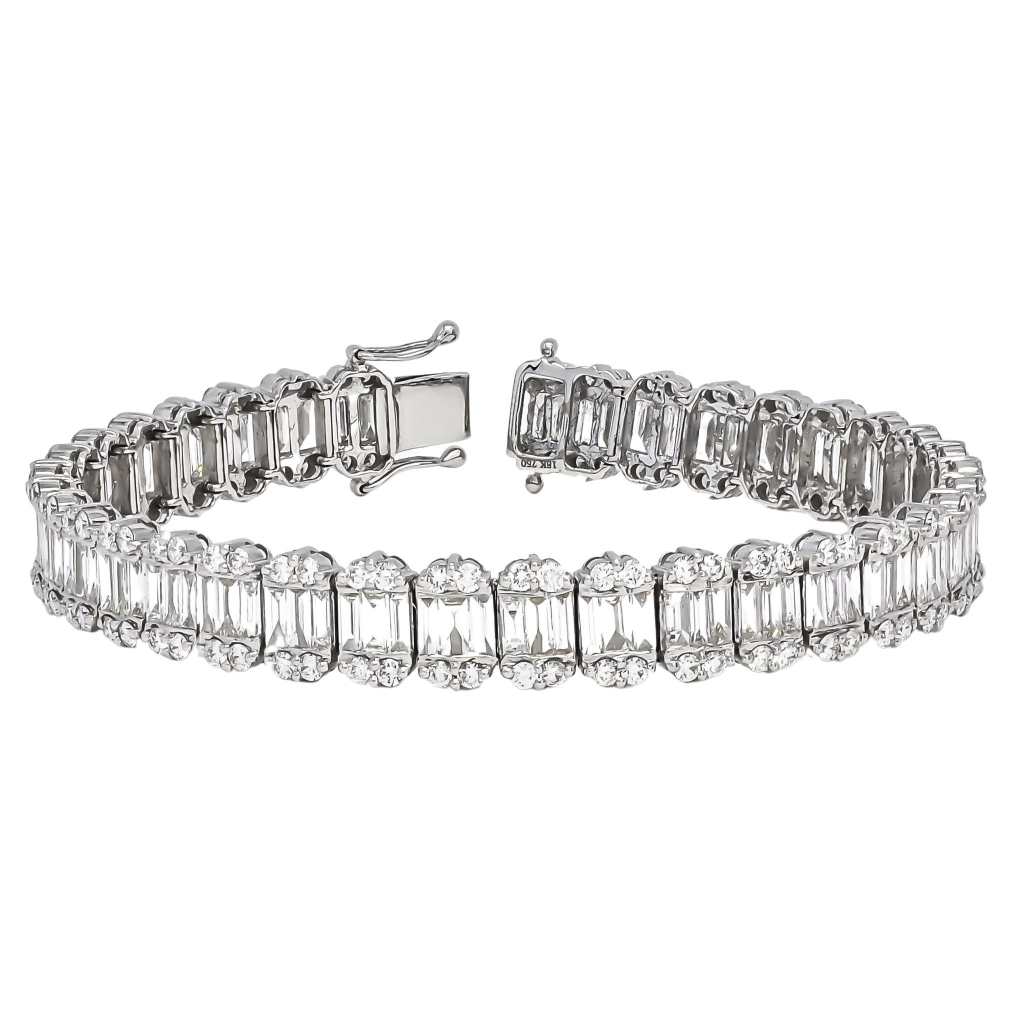 Bracelet tennis en or blanc 18 KT en forme de dôme serti de diamants baguettes ronds en vente