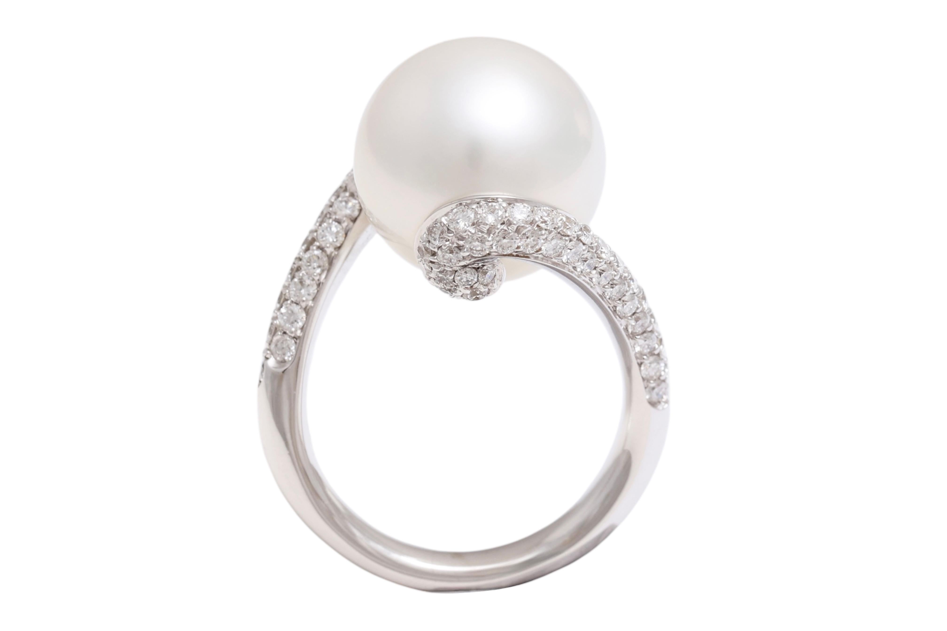 18 Kt White Gold Big South Sea Pearl & Diamond Ring For Sale 4