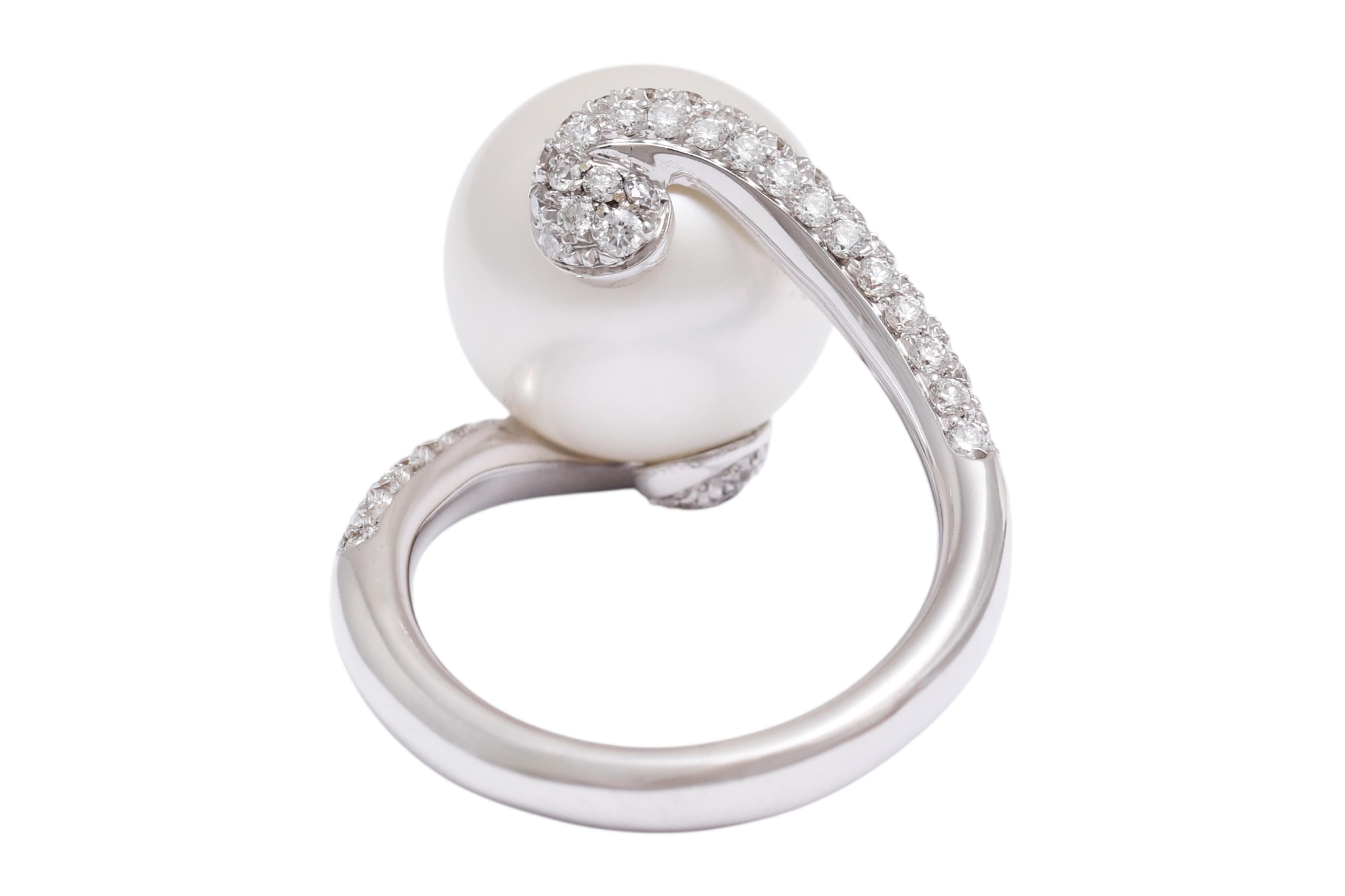 18 Kt White Gold Big South Sea Pearl & Diamond Ring For Sale 5