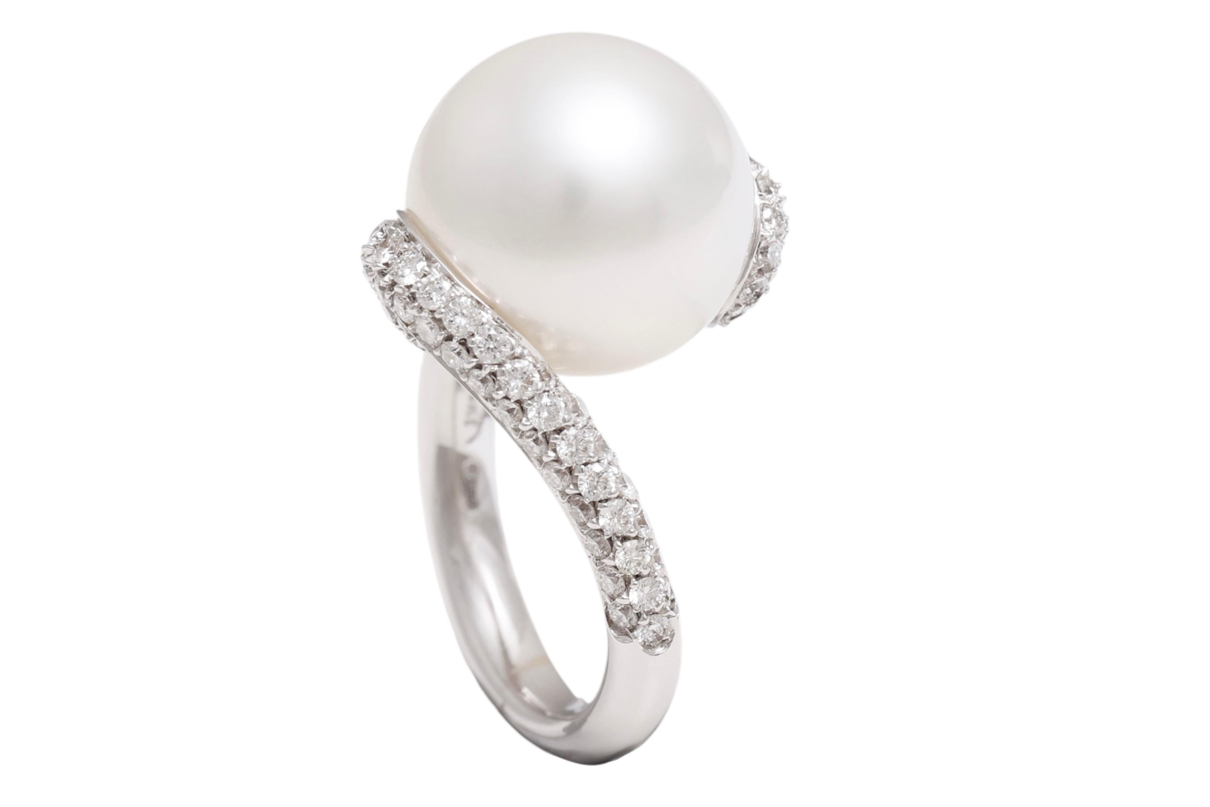 18 Kt White Gold Big South Sea Pearl & Diamond Ring For Sale 1
