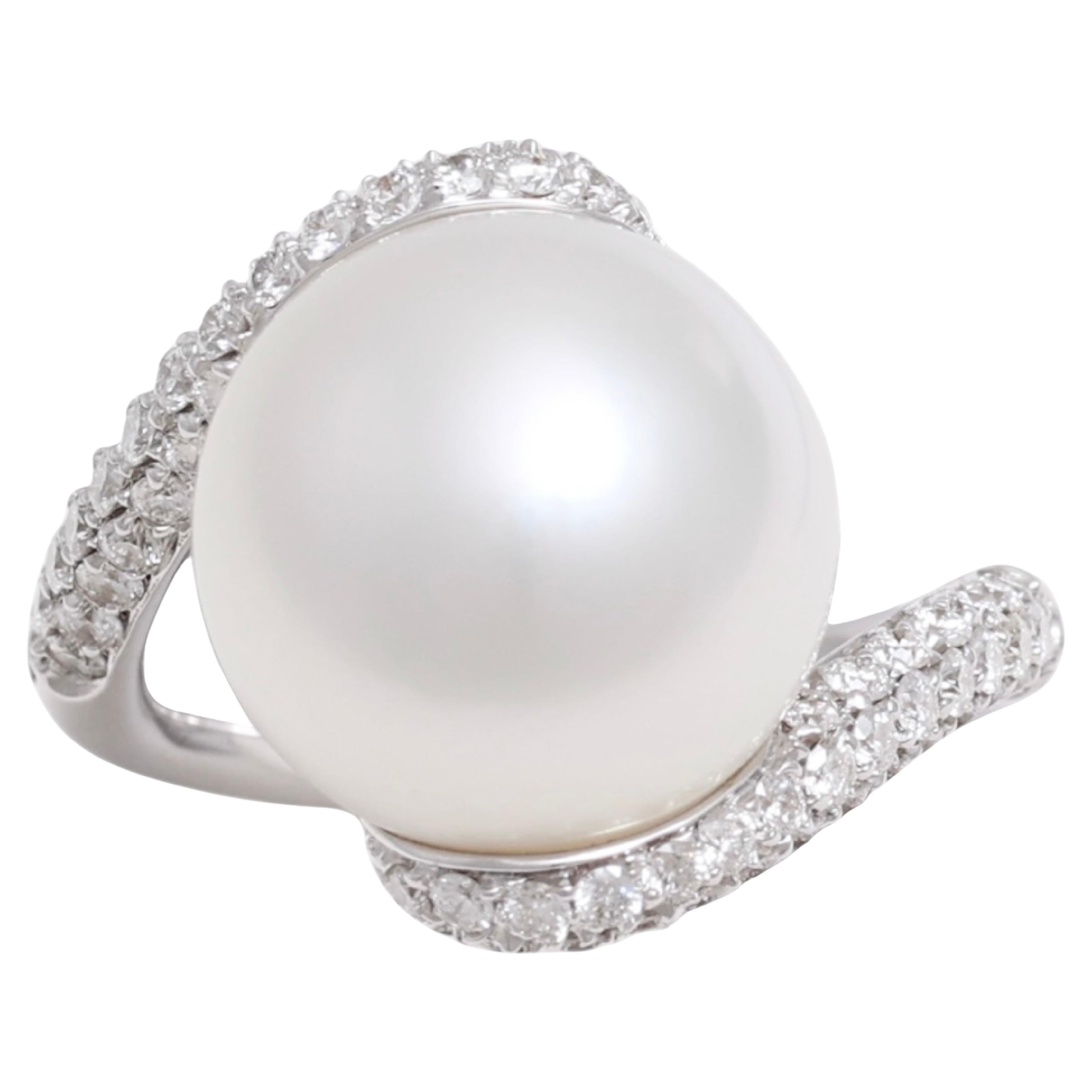 18 Kt White Gold Big South Sea Pearl & Diamond Ring For Sale