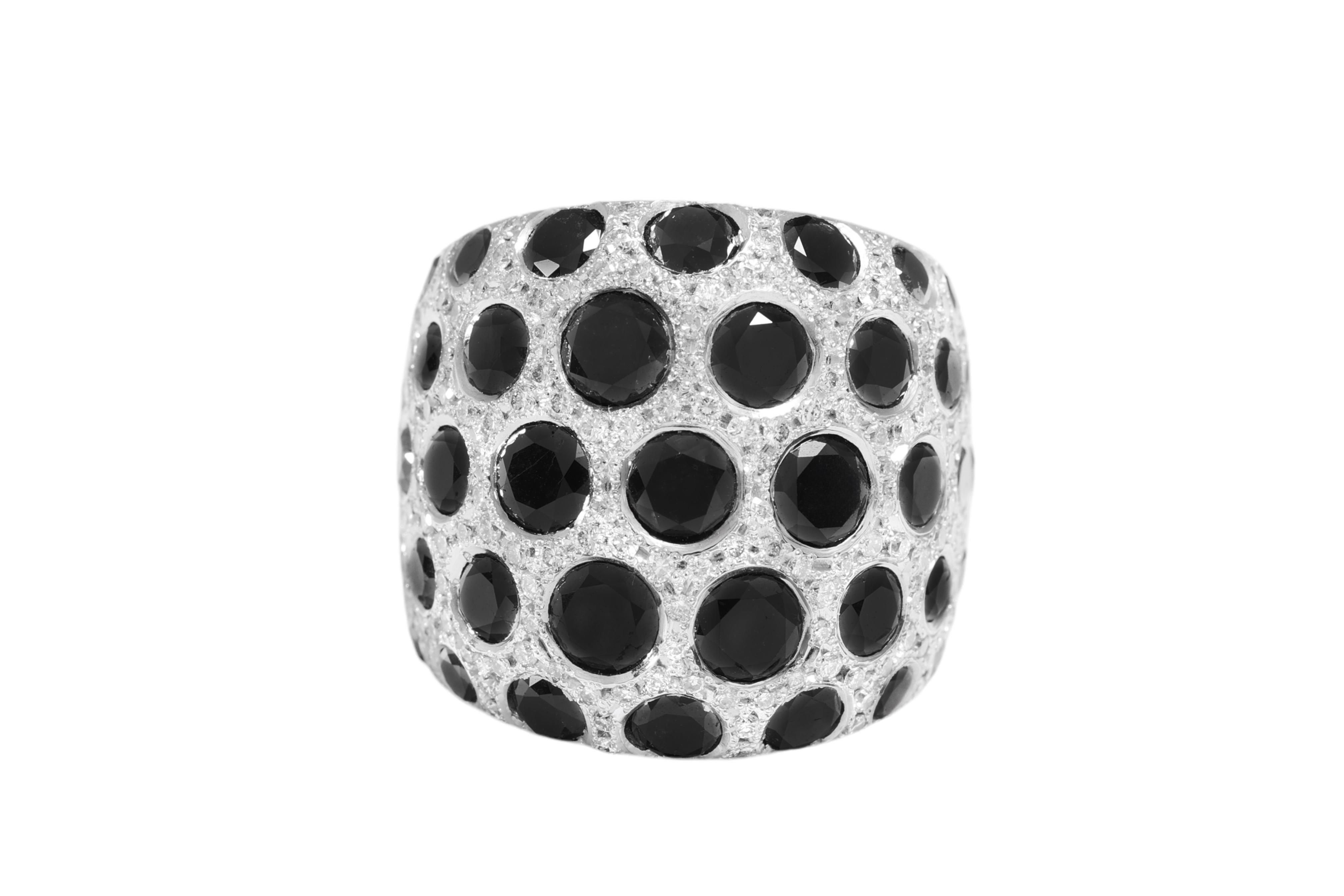 AMAZING 18 KT SOLID WHITE GOLDEN RING WITH BLACK & WHITE DIAMONDS

Designed & Created by Joël Glecer

MATERIAL: 18 kt white gold

SIZE: 55 EU /  7 1/4 US ( can be resized for free)

WEIGHT: 20.5 grams 13.2 dwt / 0.725 oz

DIAMONDS: Ca. 220 white
