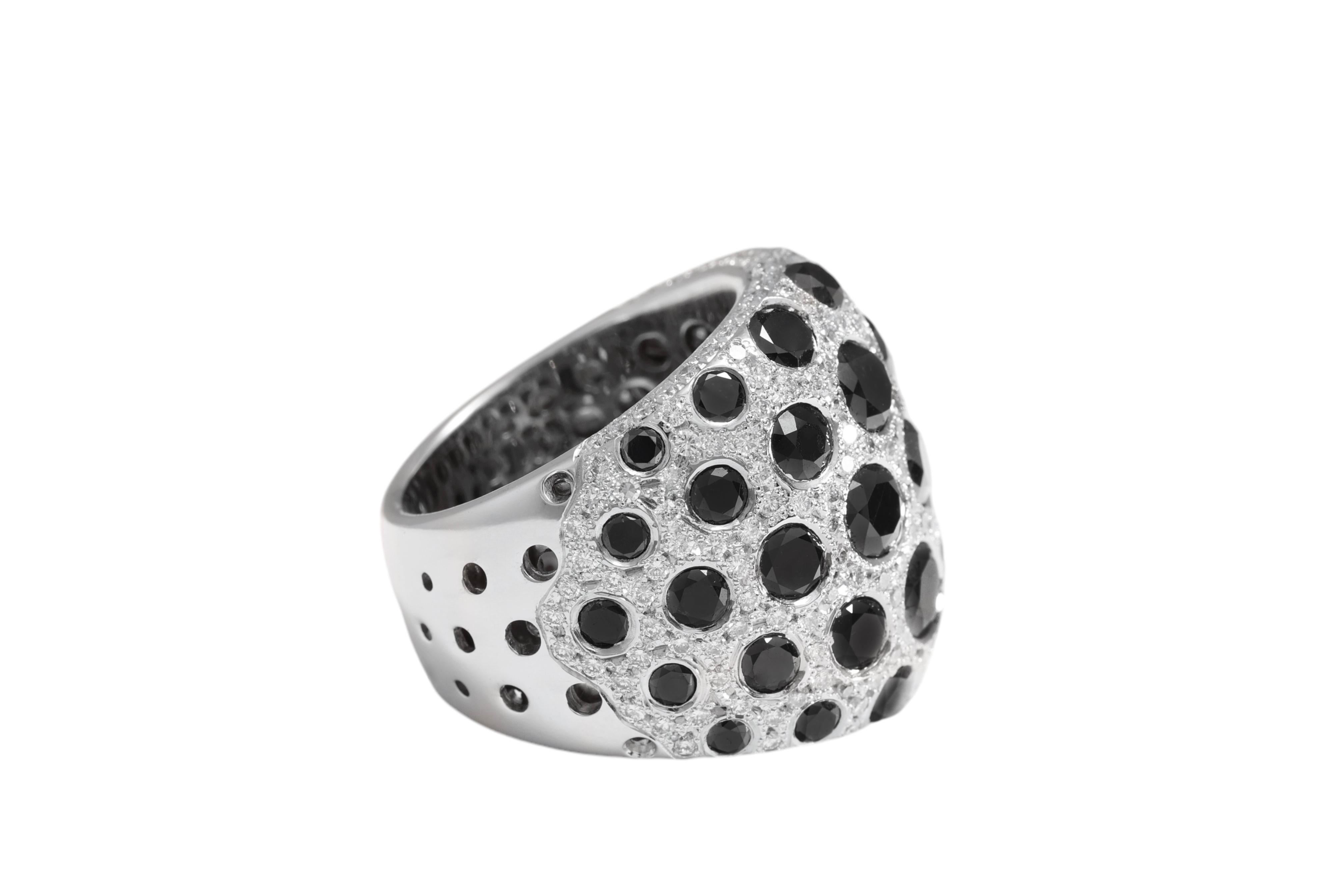 Brilliant Cut 18 Kt White Gold Black & White Diamonds, Total 11.7 Ct For Sale