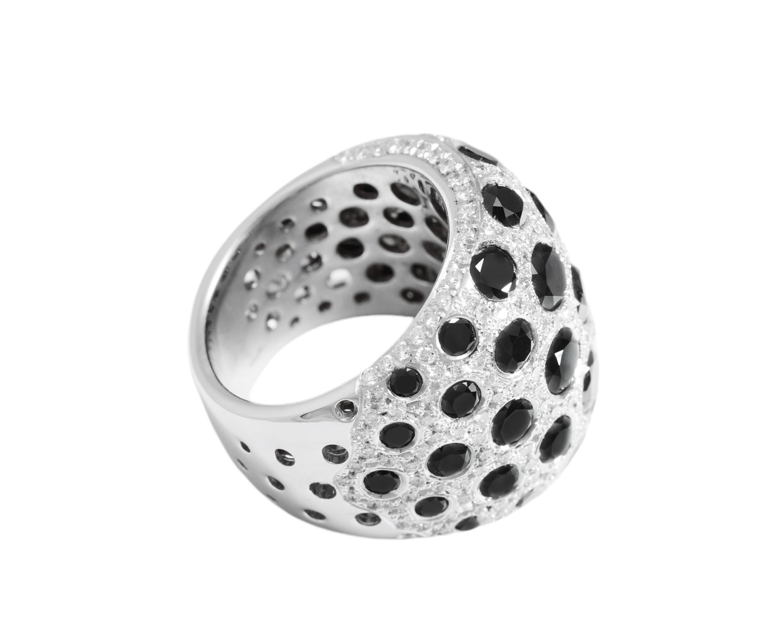 Women's or Men's 18 Kt White Gold Black & White Diamonds, Total 11.7 Ct For Sale