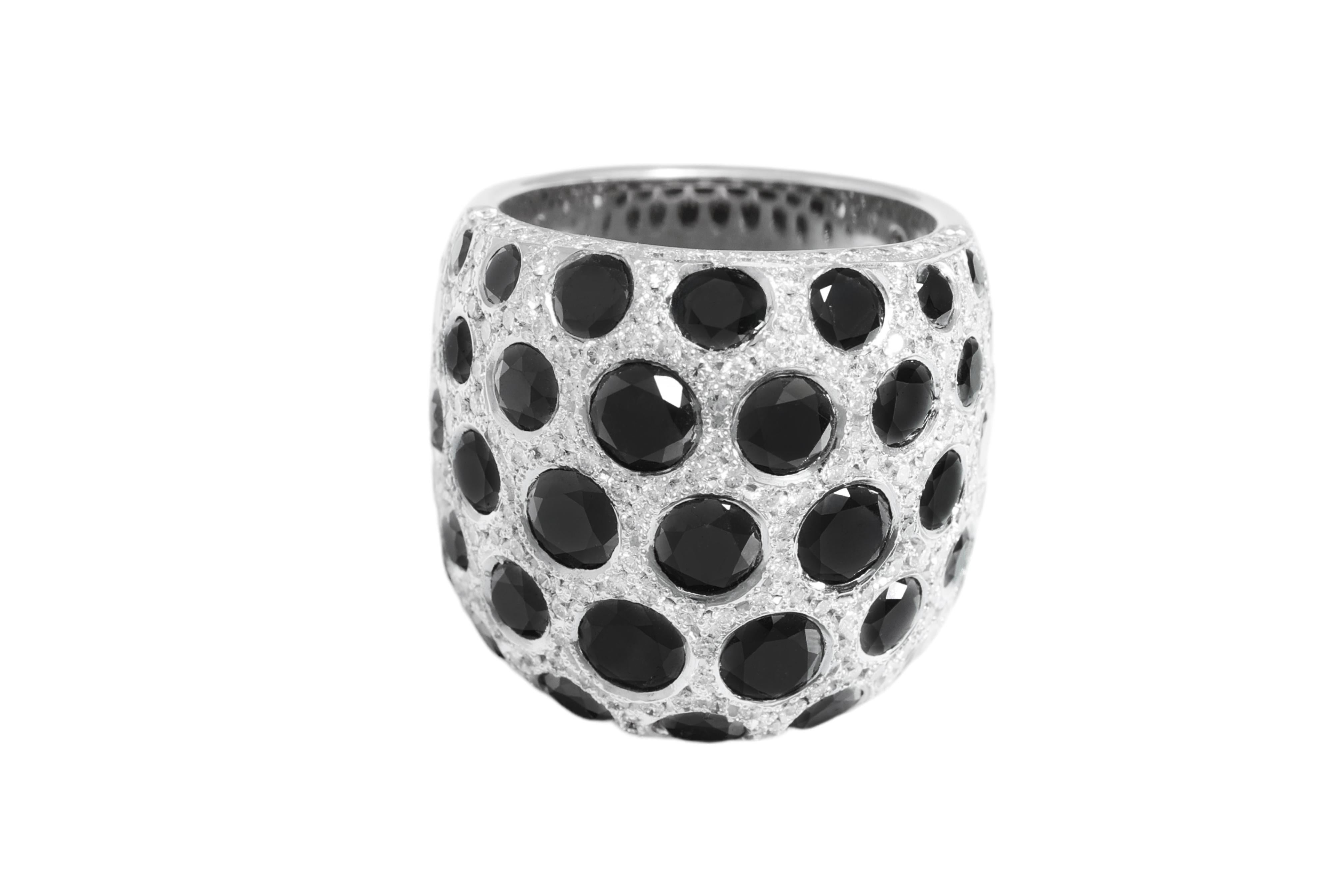 18 Kt White Gold Black & White Diamonds, Total 11.7 Ct For Sale 1