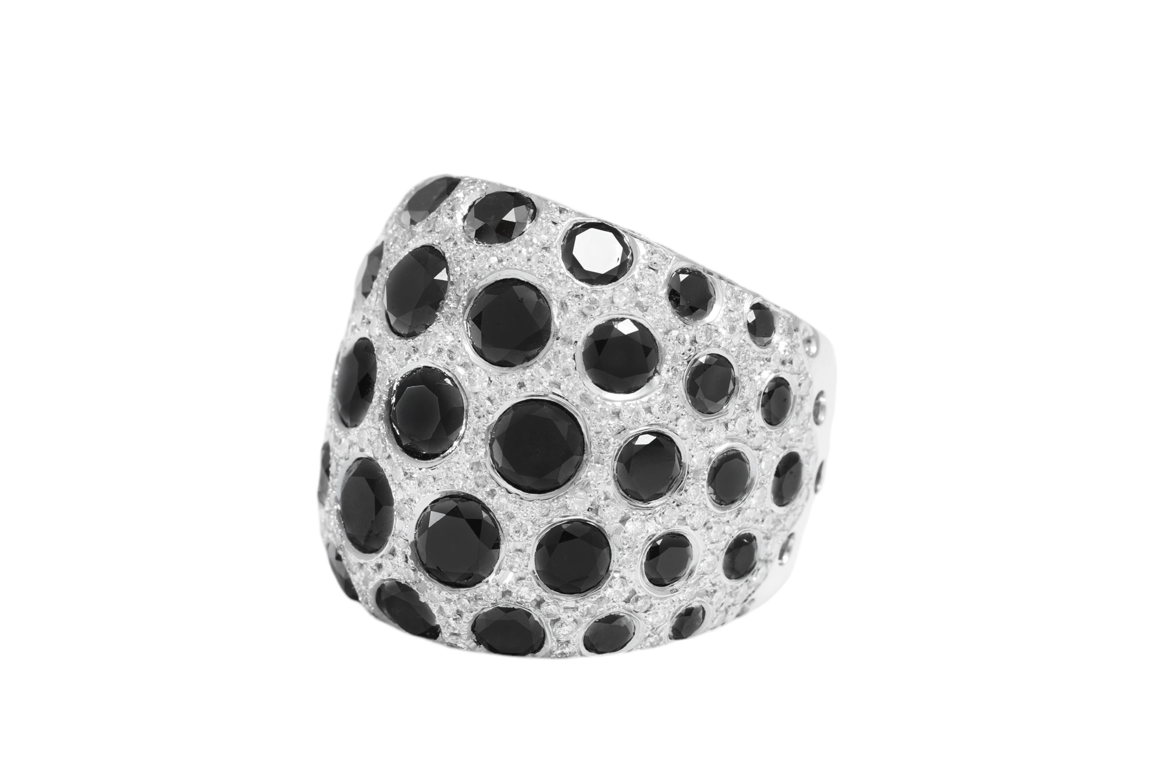18 Kt White Gold Black & White Diamonds, Total 11.7 Ct For Sale 2