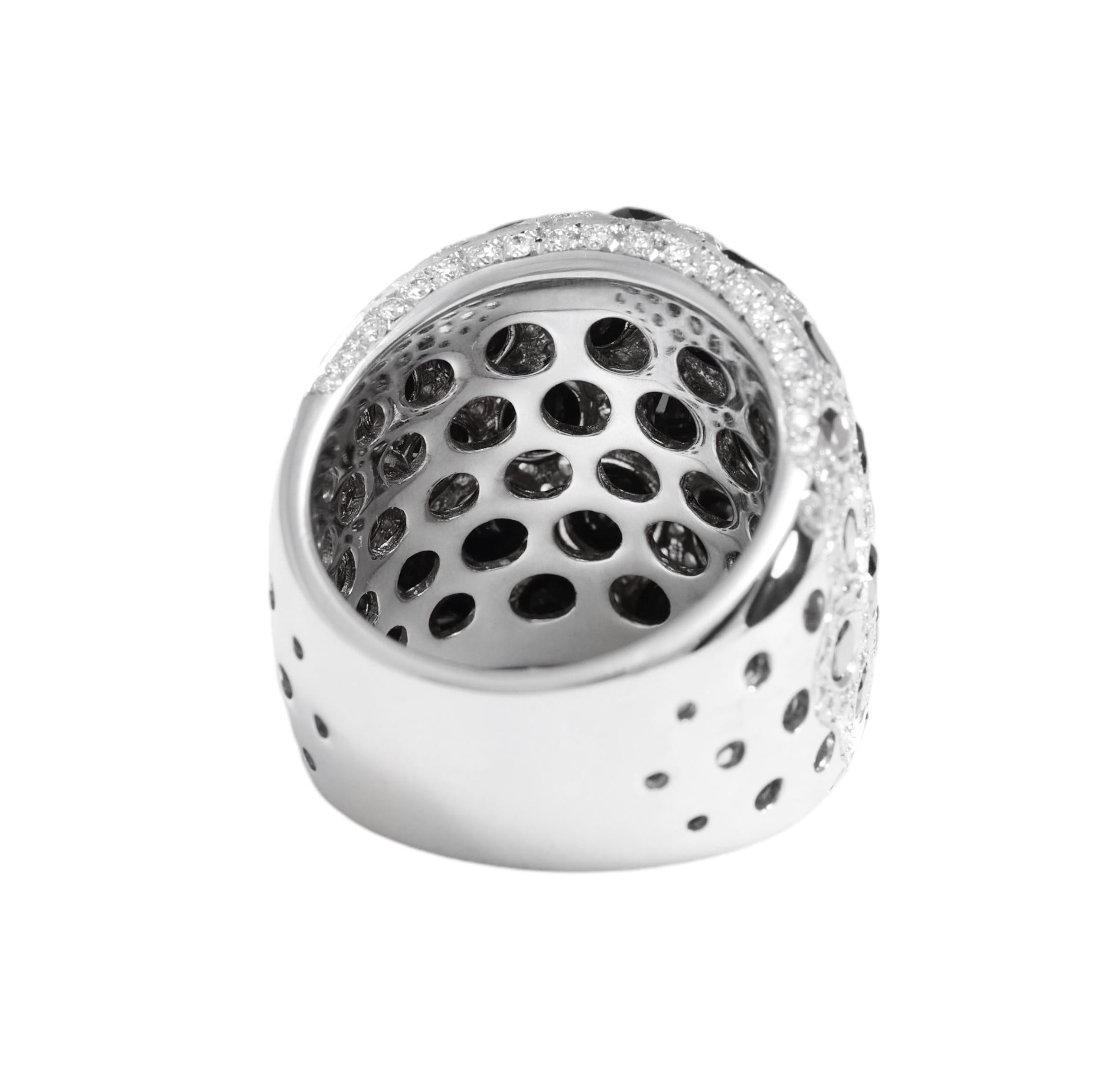 18 Kt White Gold Black & White Diamonds, Total 11.7 Ct For Sale 3