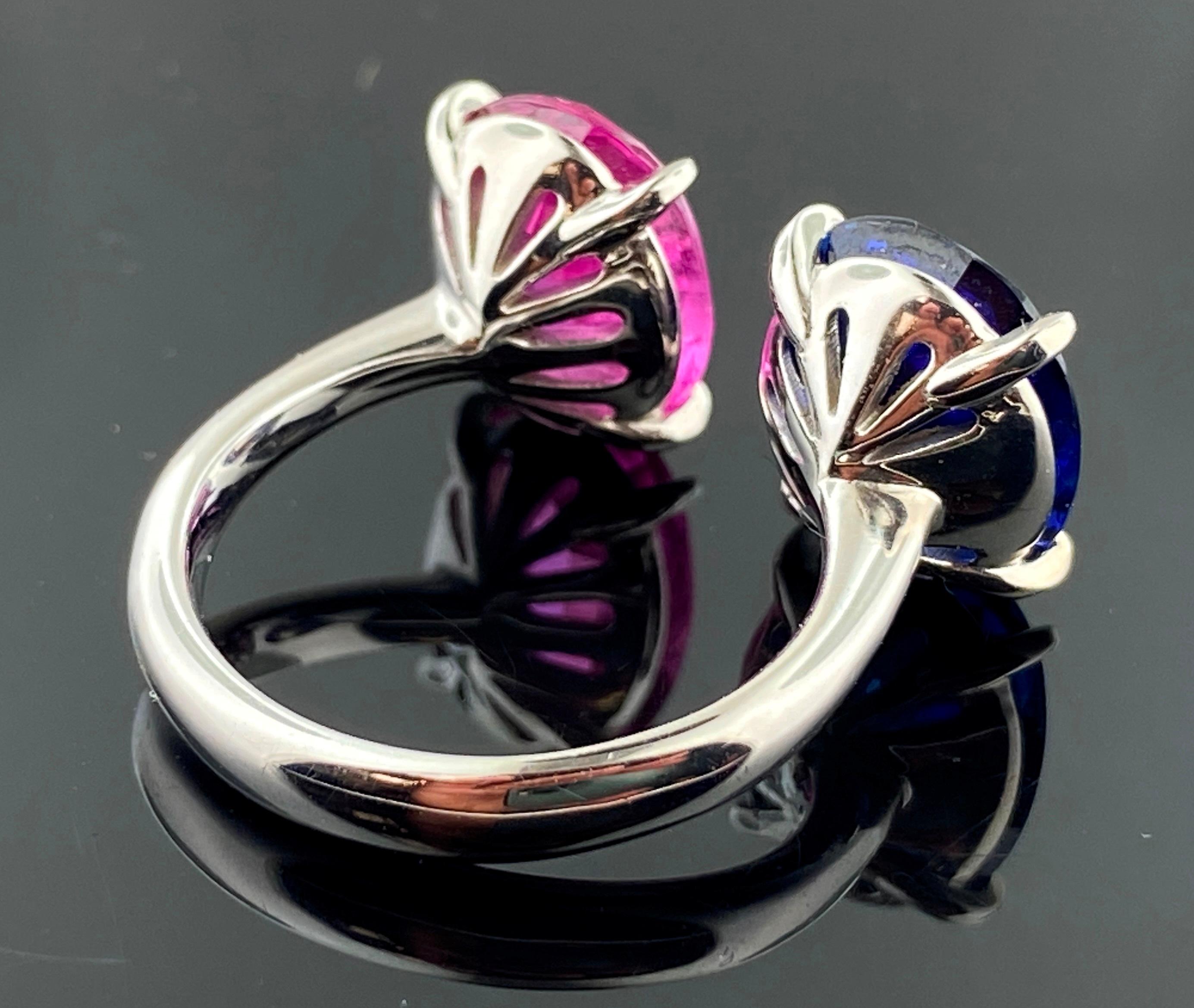 18 Karat White Gold Blue and Pink Sapphire Ring For Sale 1
