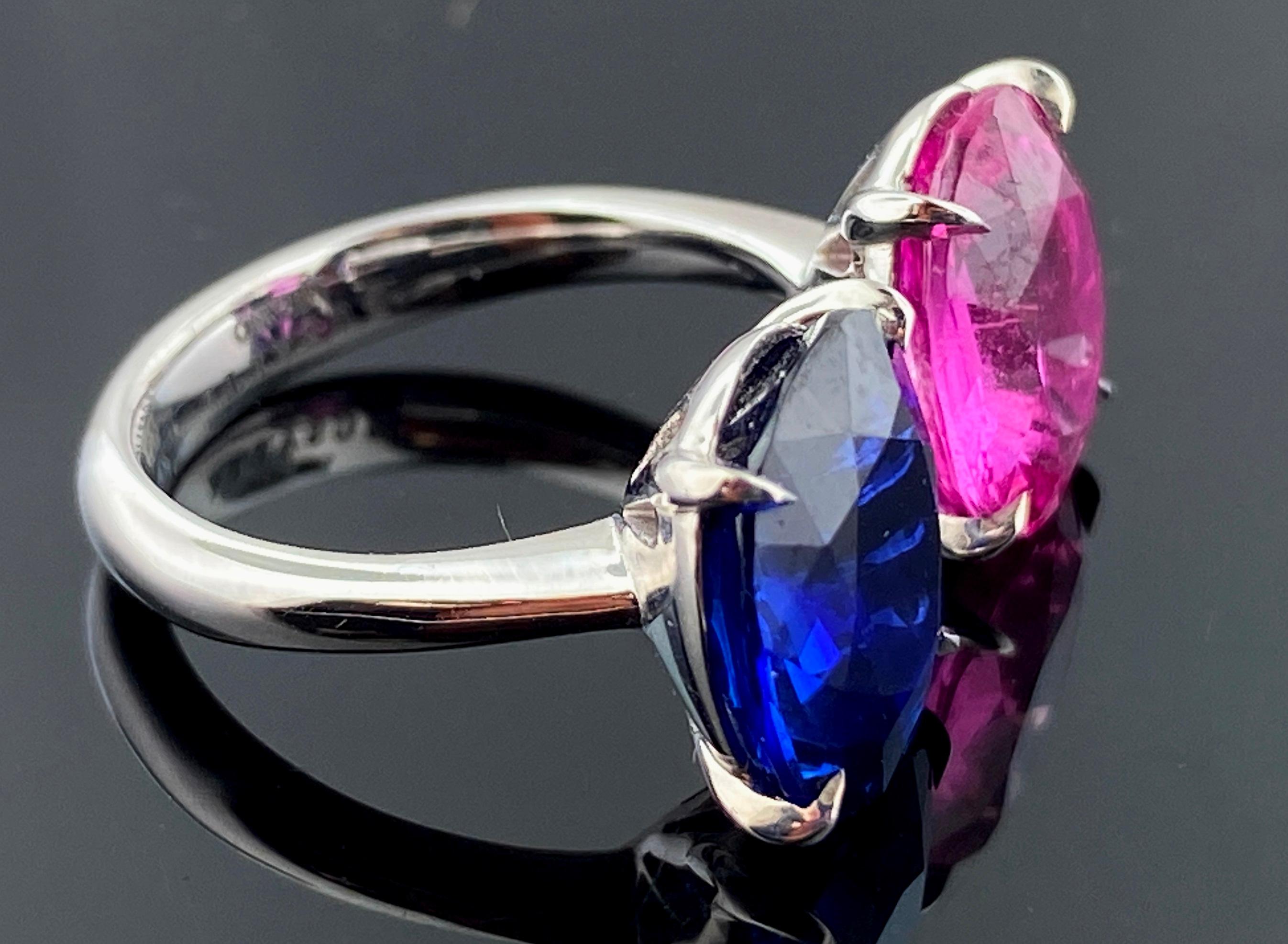 18 Karat White Gold Blue and Pink Sapphire Ring For Sale 2