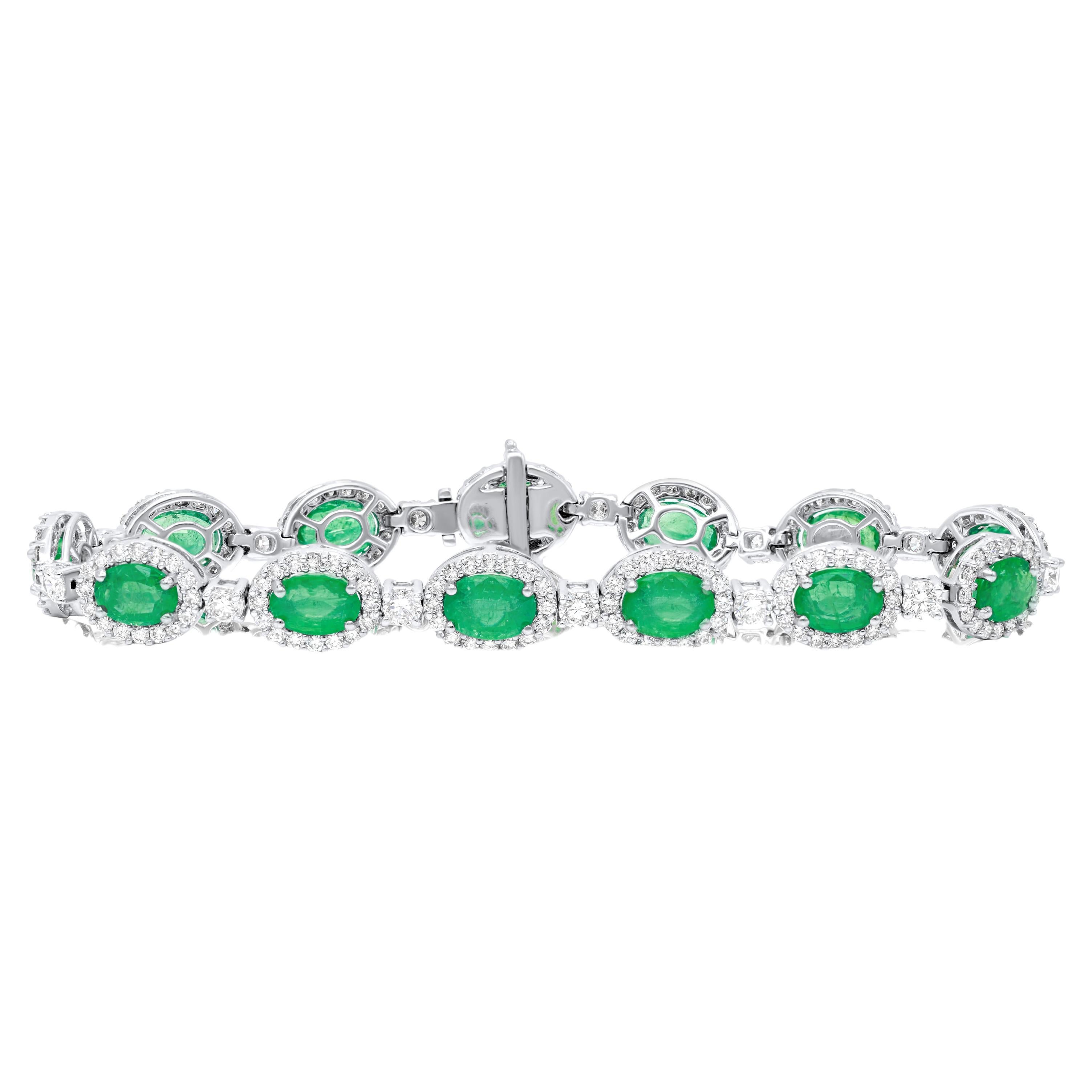18 kt White Gold Bracelet adorned with 9.68 cts tw of Oval Cut Green Emeralds  For Sale