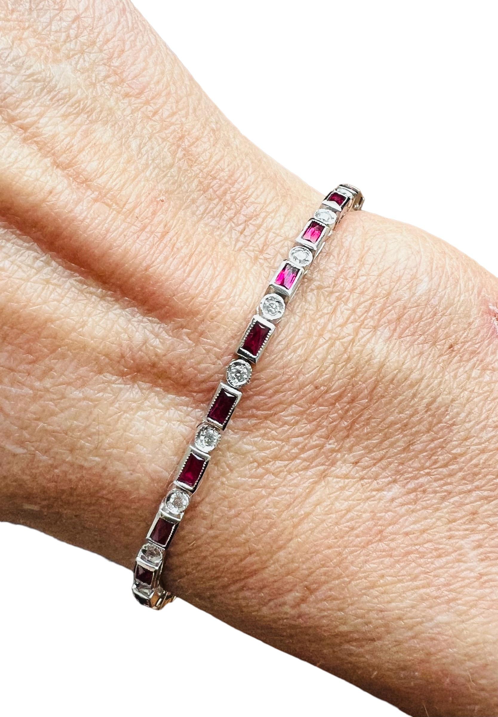 Round Cut 18 Kt White Gold Bracelet Set with Diamonds and Rubies