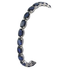 18 kt white gold bracelet set with sapphire up to. 20.25 ct - 18.5 cm long