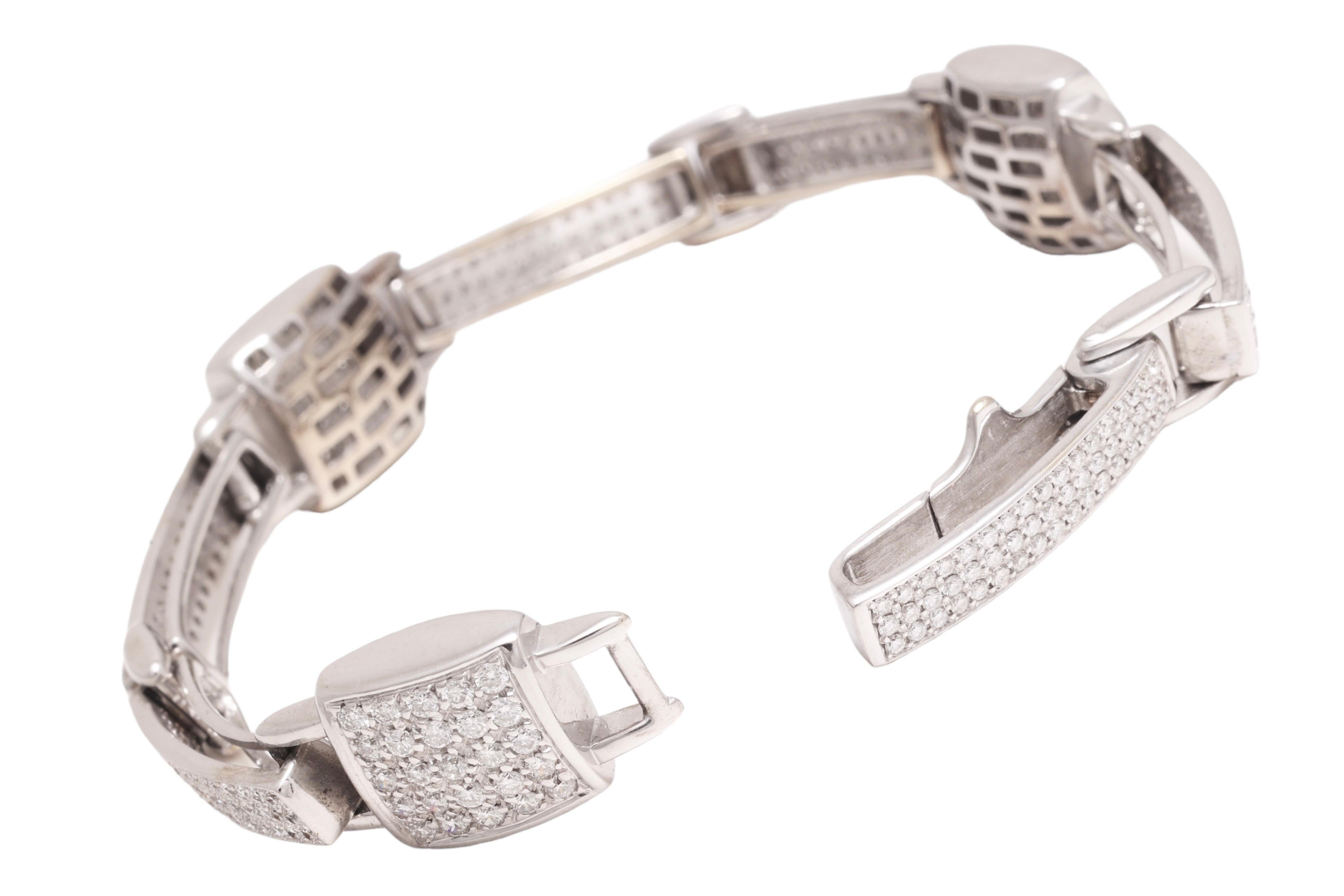 18 kt. White Gold Bracelet with 4.77 ct. Pavé set Diamonds In New Condition For Sale In Antwerp, BE
