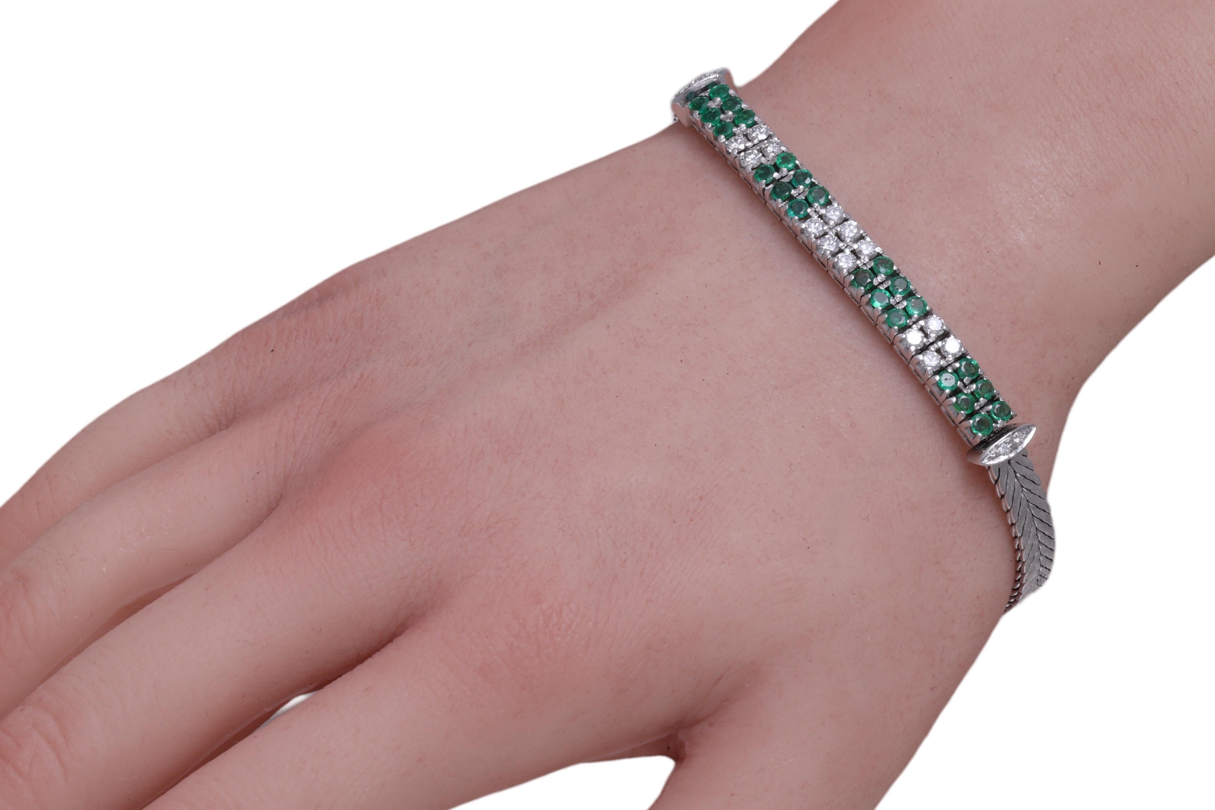 18 kt. White Gold Bracelet With Emeralds and 1.04 ct. Diamonds In Excellent Condition For Sale In Antwerp, BE