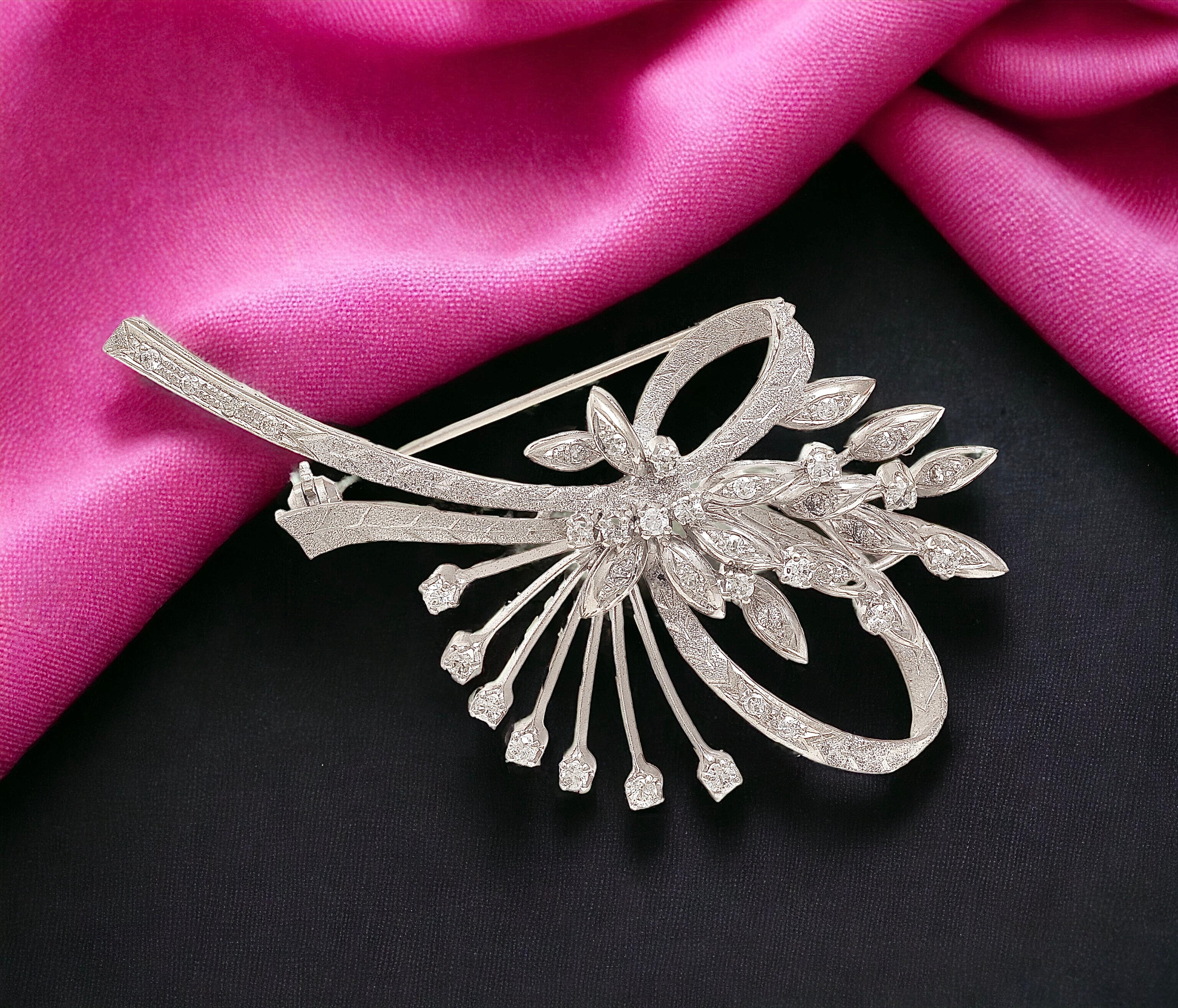Magnificant 18 kt. White Gold Brooch with 1.52 ct. Brilliant Cut Diamonds

Diamonds: Brilliant cut diamonds together approx. 1.52 ct.

Material :  18 kt. white gold

Measurements: 48.6 mm x 51.1  mm x 15.7 mm

Total weight: 12.4 grams / 0.435 oz / 8