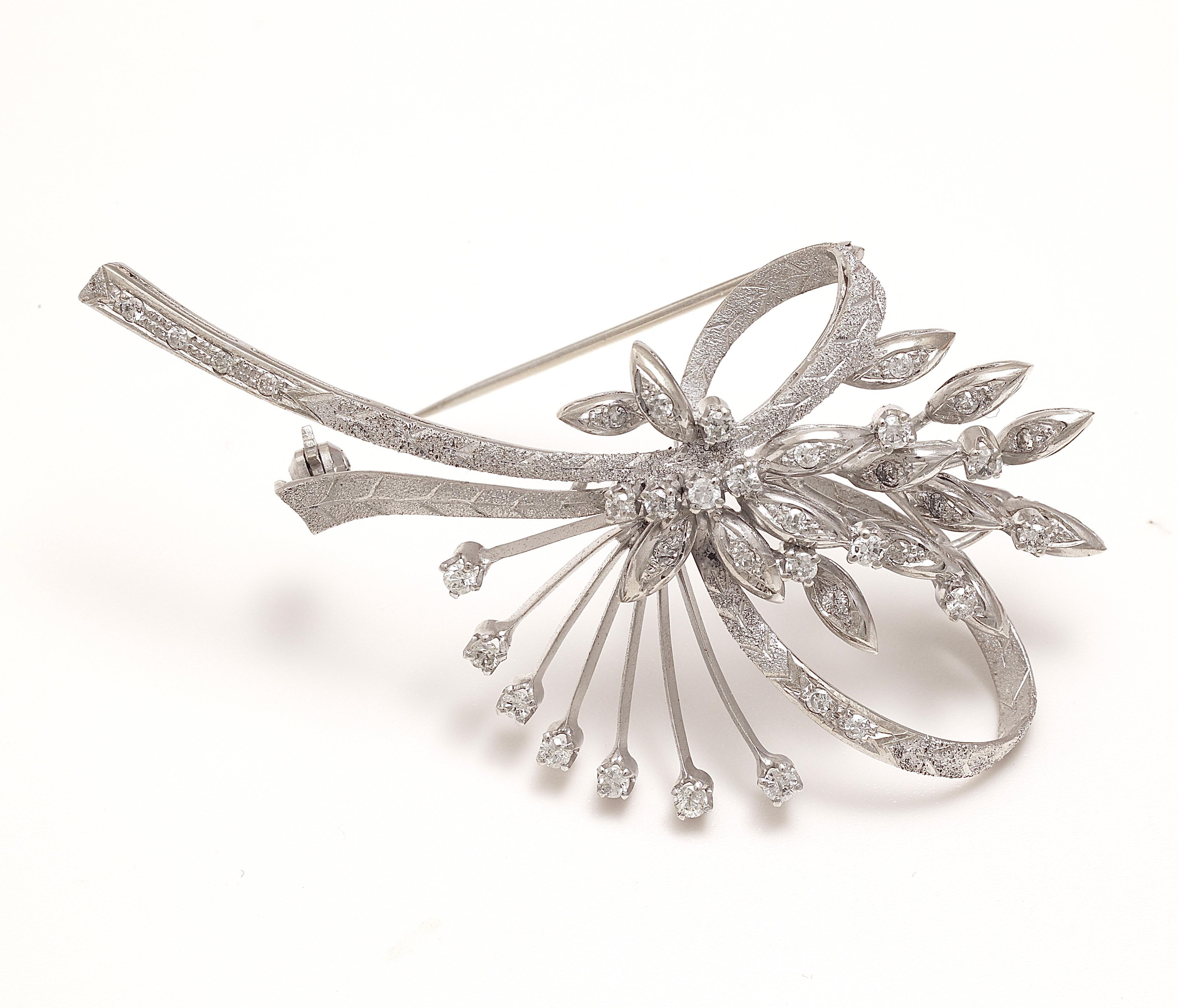  18 kt. White Gold Brooch with 1.52 ct. Brilliant Cut Diamonds For Sale 2