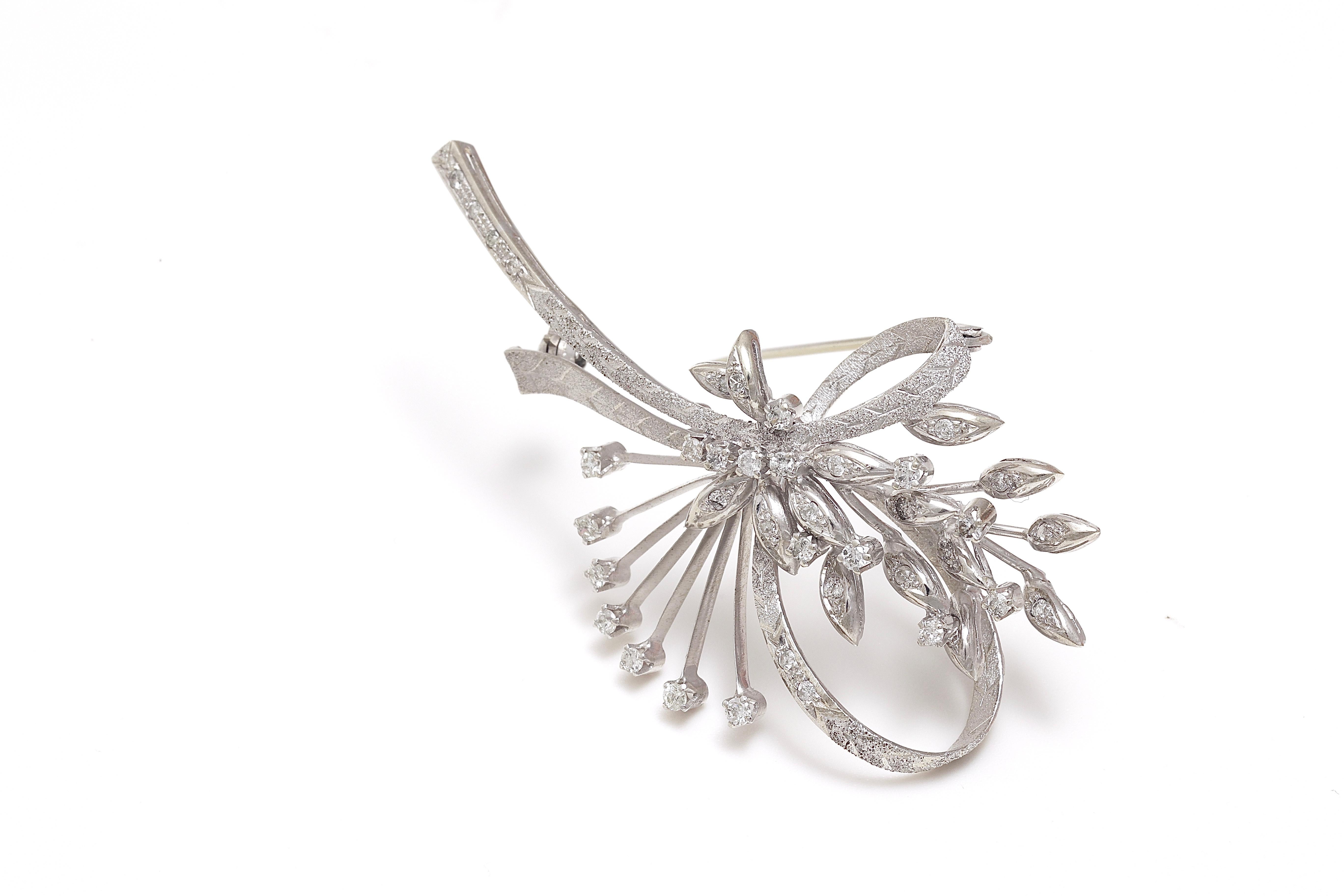  18 kt. White Gold Brooch with 1.52 ct. Brilliant Cut Diamonds For Sale 3