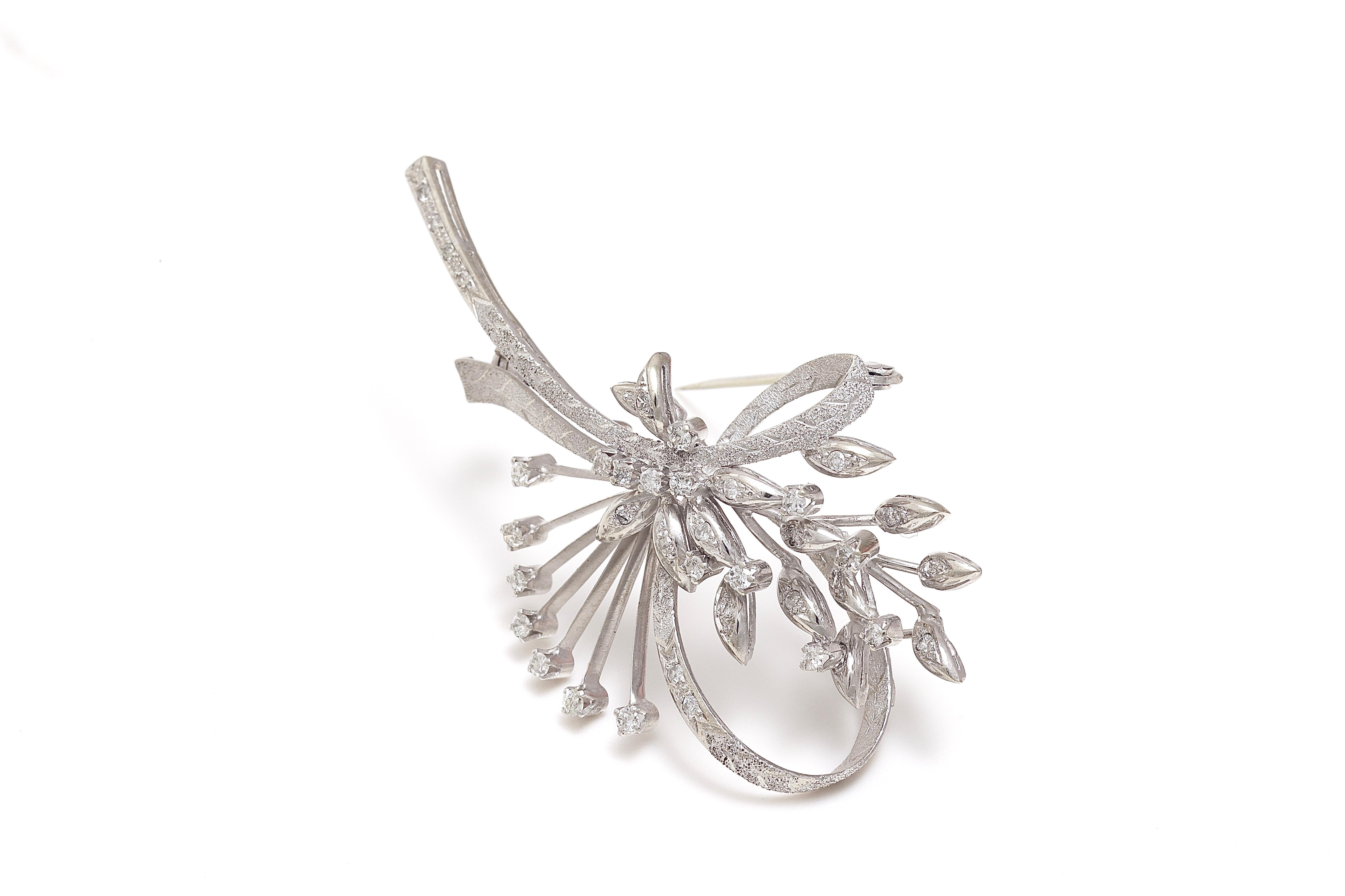  18 kt. White Gold Brooch with 1.52 ct. Brilliant Cut Diamonds For Sale 4