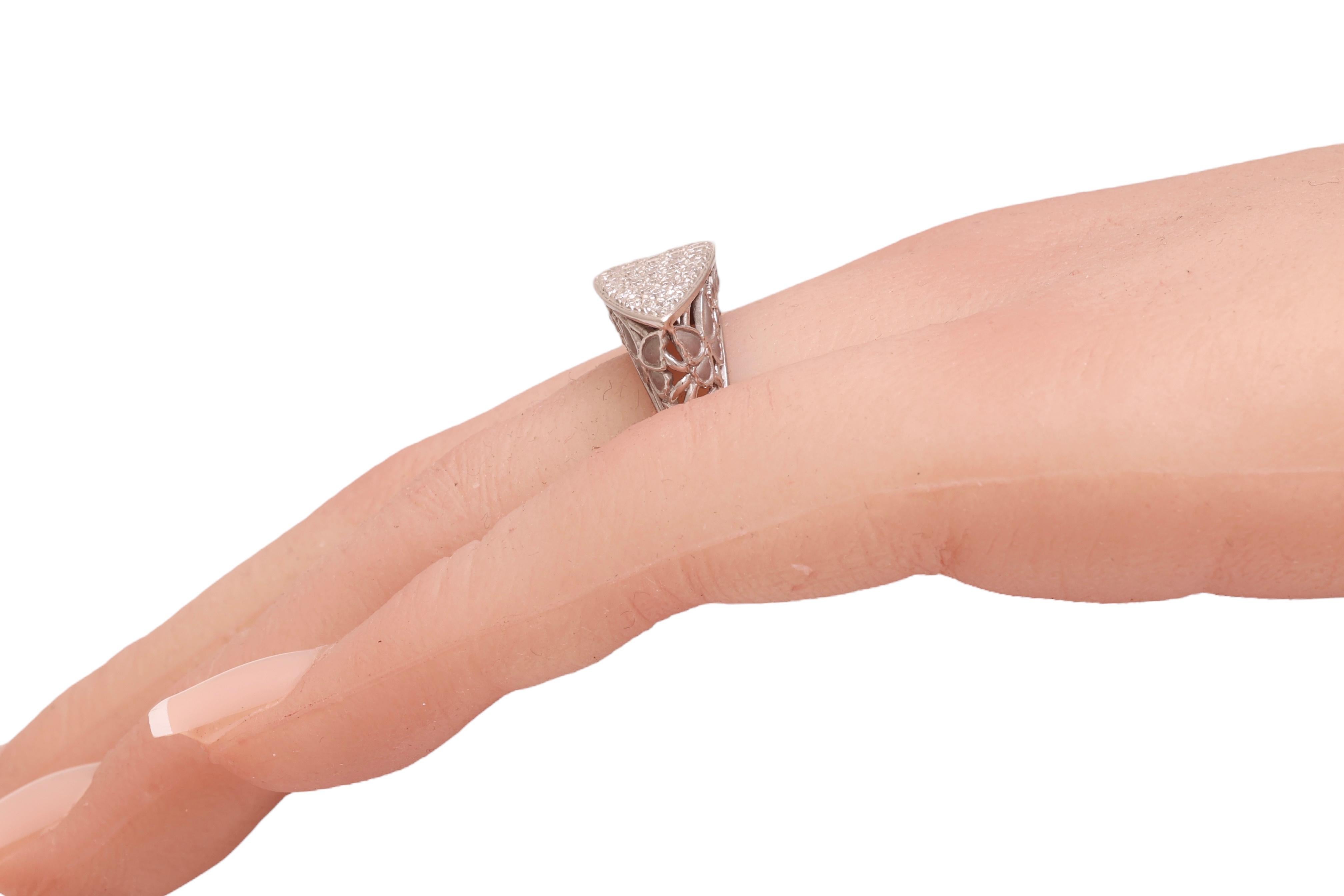 18 kt. White Gold Carrera y Carrera 0.86 ct. Diamond Ring, Butterfly Dance For Sale 2