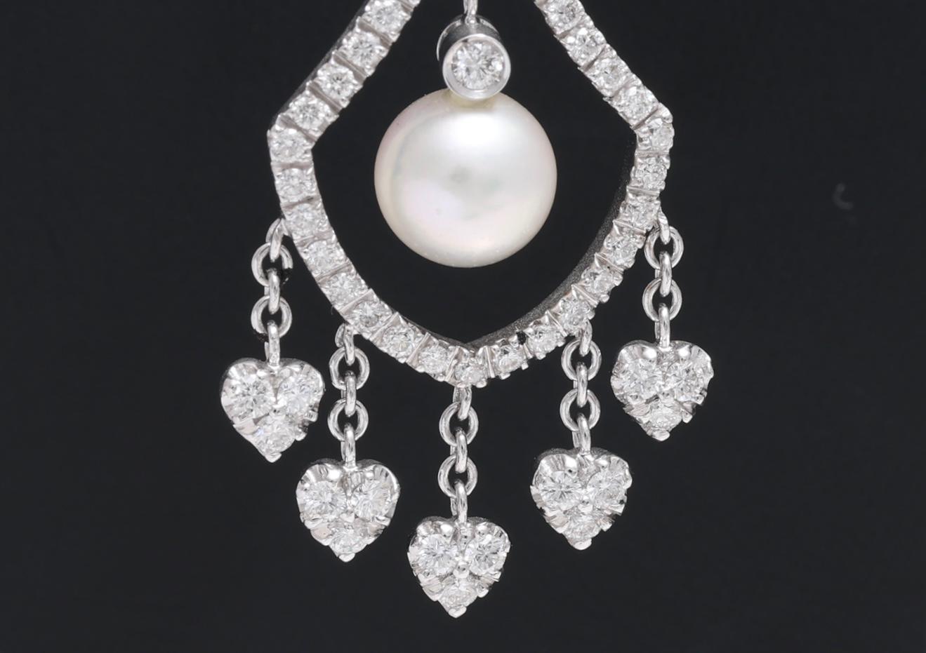 18 kt. white Gold Chandelier / Dangle Earrings With Pearls and 2.47 ct. Diamonds For Sale 1