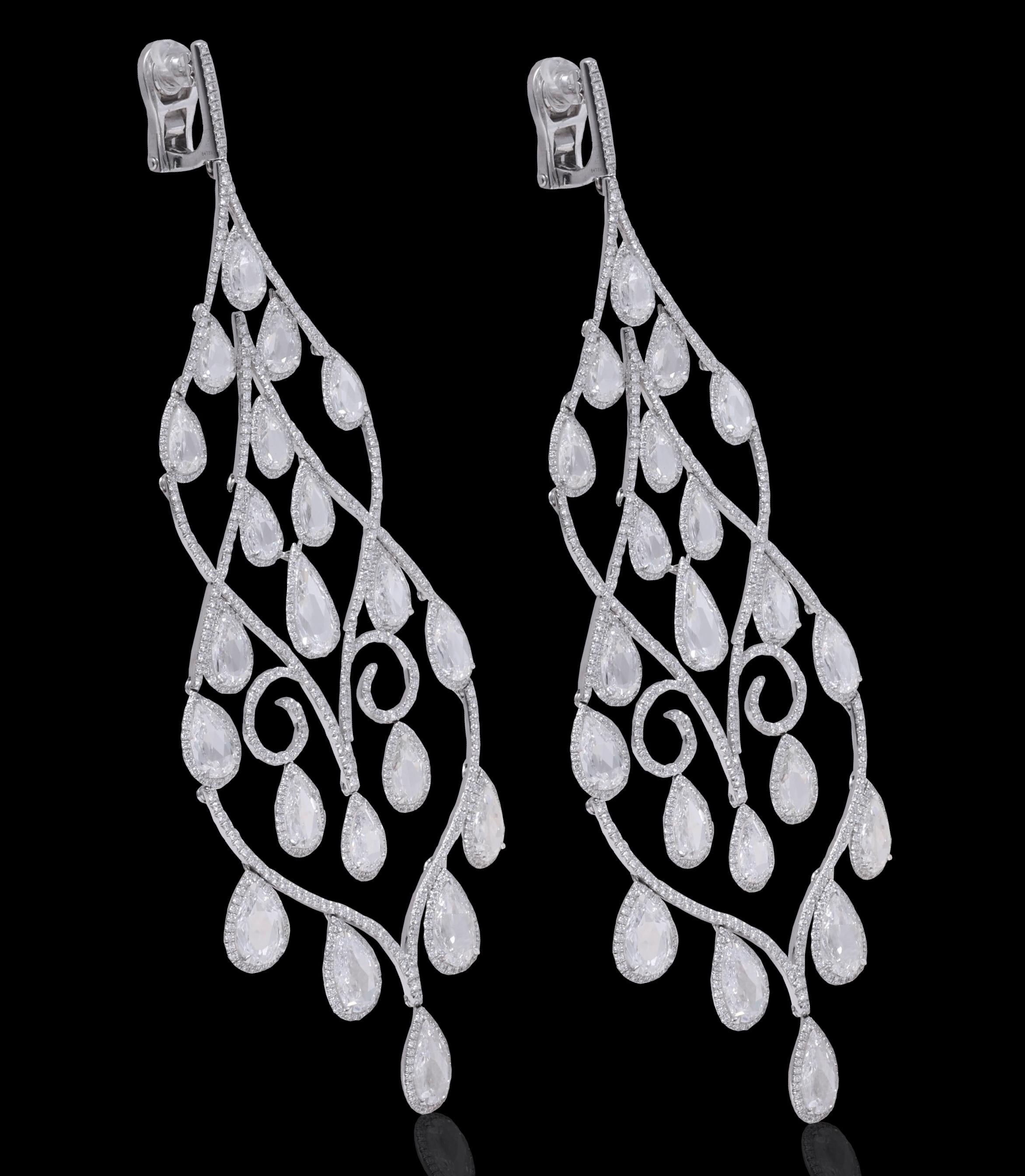 A Spectacular Pair of Grand 18 kt. White Gold Chopard Chandelier Earrings With approx.. 28.56 ct. Diamonds

One of a kind amazing earrings from the High Jewellery Chopard Collection.

Diamonds: Brilliant cut diamonds together approx. 7.56 ct. 
Pear