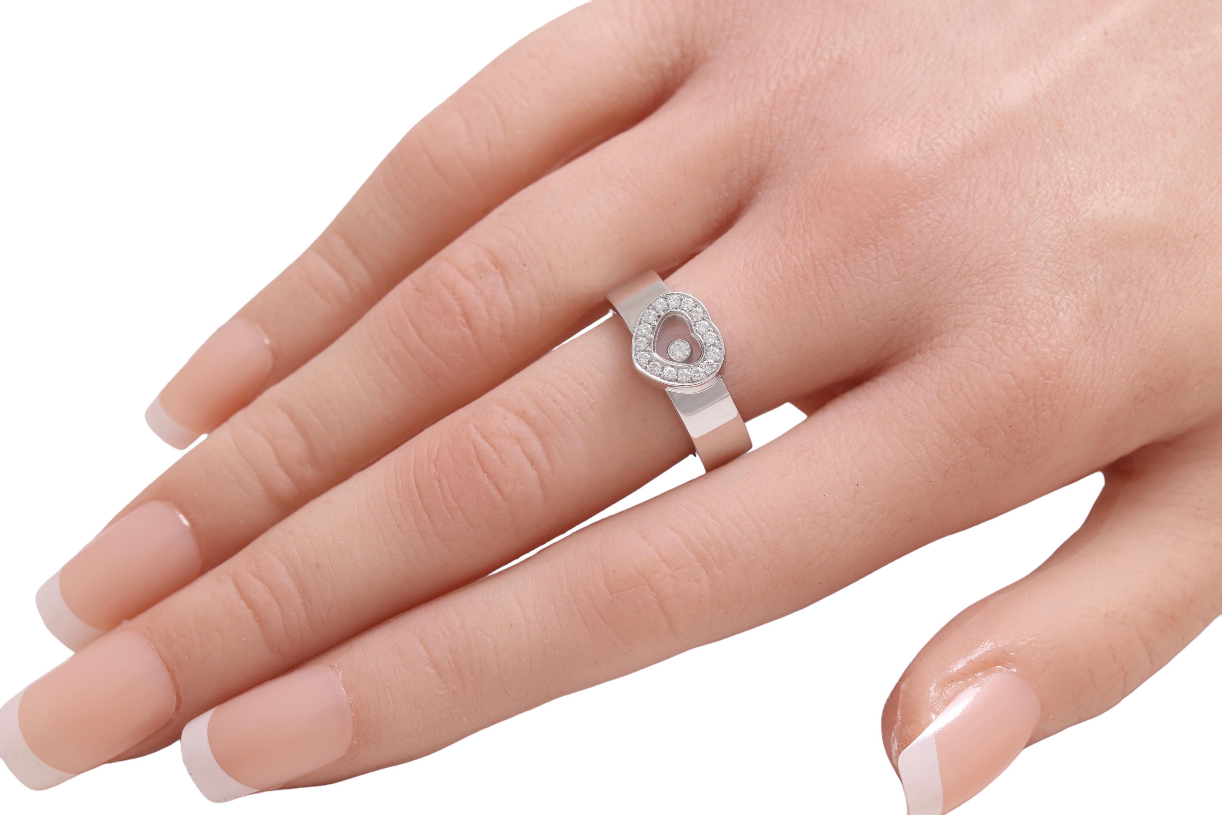 18 kt. White Gold Chopard  Happy Diamond Hart Shape Ring For Sale 4