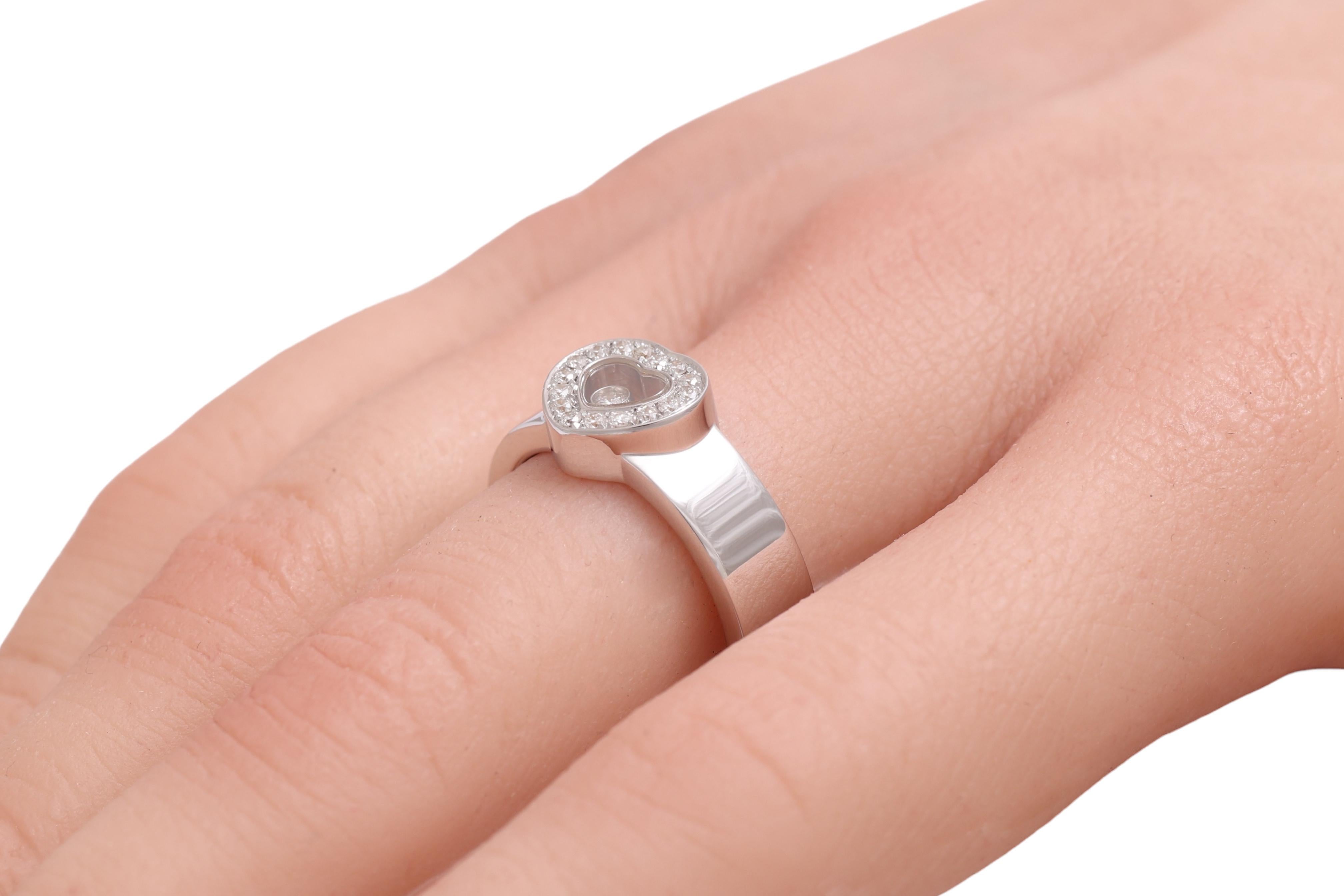 18 kt. White Gold Chopard  Happy Diamond Hart Shape Ring For Sale 5