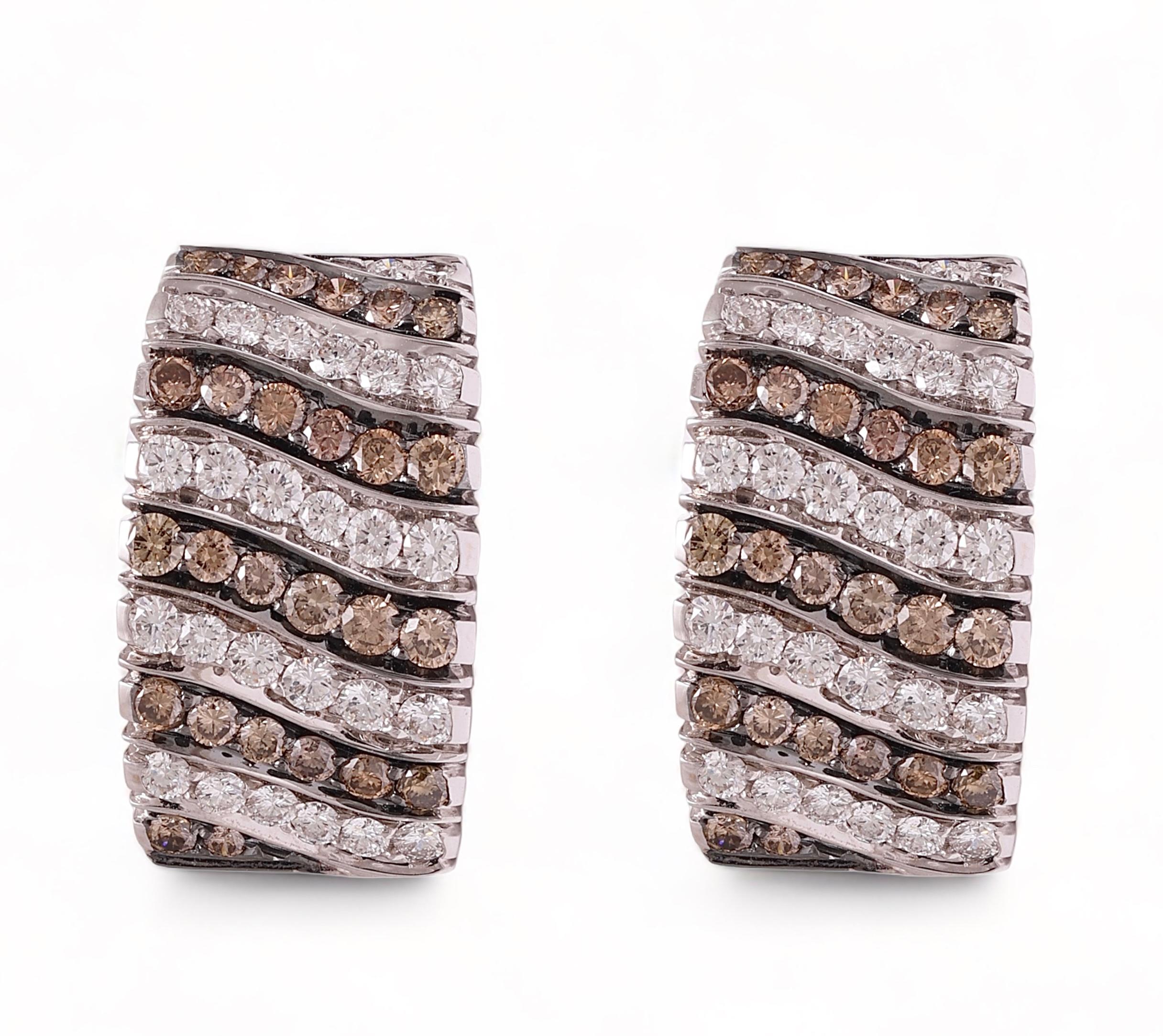 Damaso Martinez 18 kt. White Gold Clip-on Earrings With 4.16 ct. Cognac and White Diamonds

Earrings has a stick that goes up and down, so can conveniently enough be used for either - pierced or unpierced ears.

Diamonds: Brilliant cut cognac &