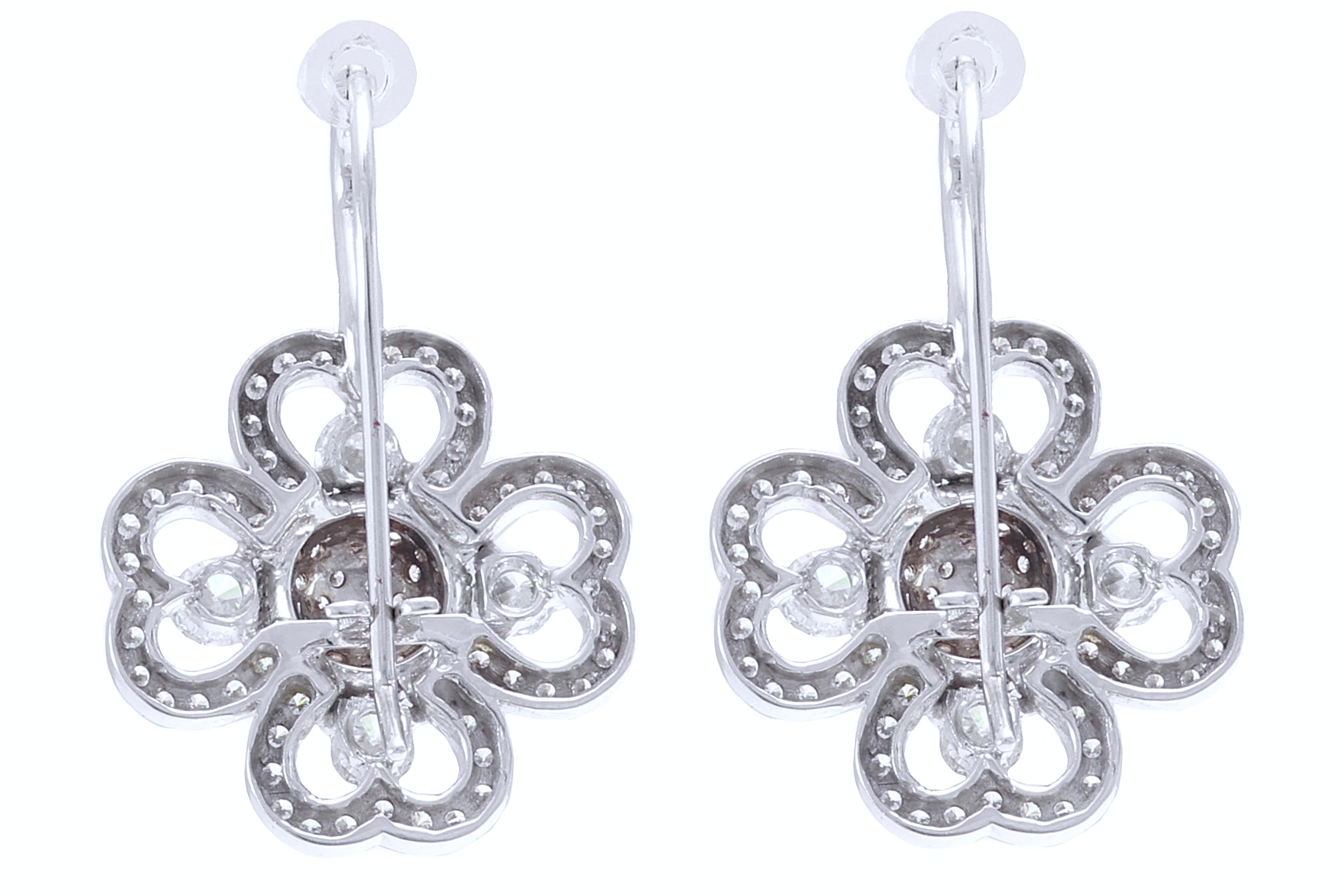 18 kt. White Gold Clover Earrings with 1.75 ct. Diamonds  In New Condition For Sale In Antwerp, BE
