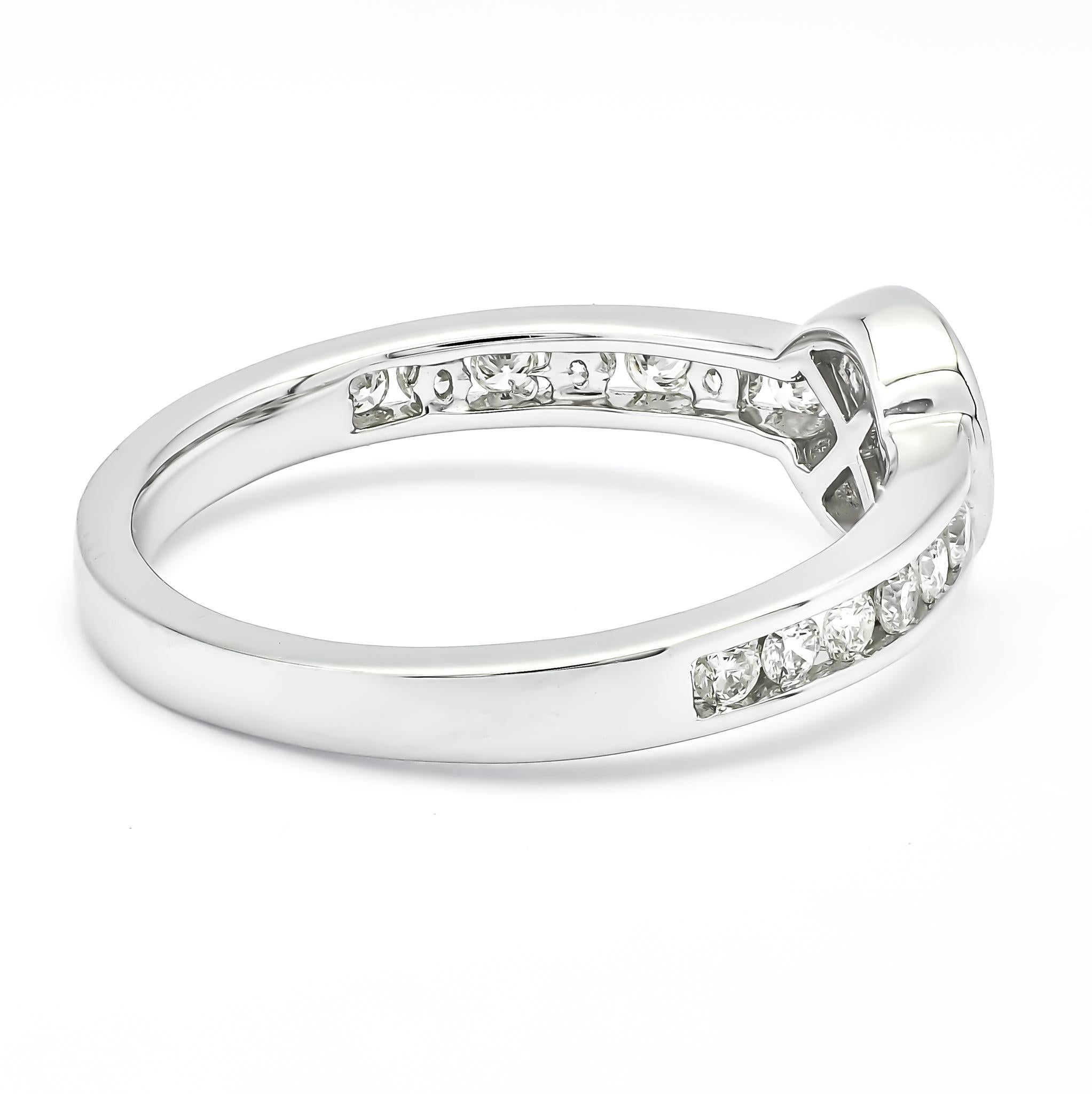 Art Nouveau 18 KT White Gold Cluster Diamonds Engagement Ring R32623 For Sale