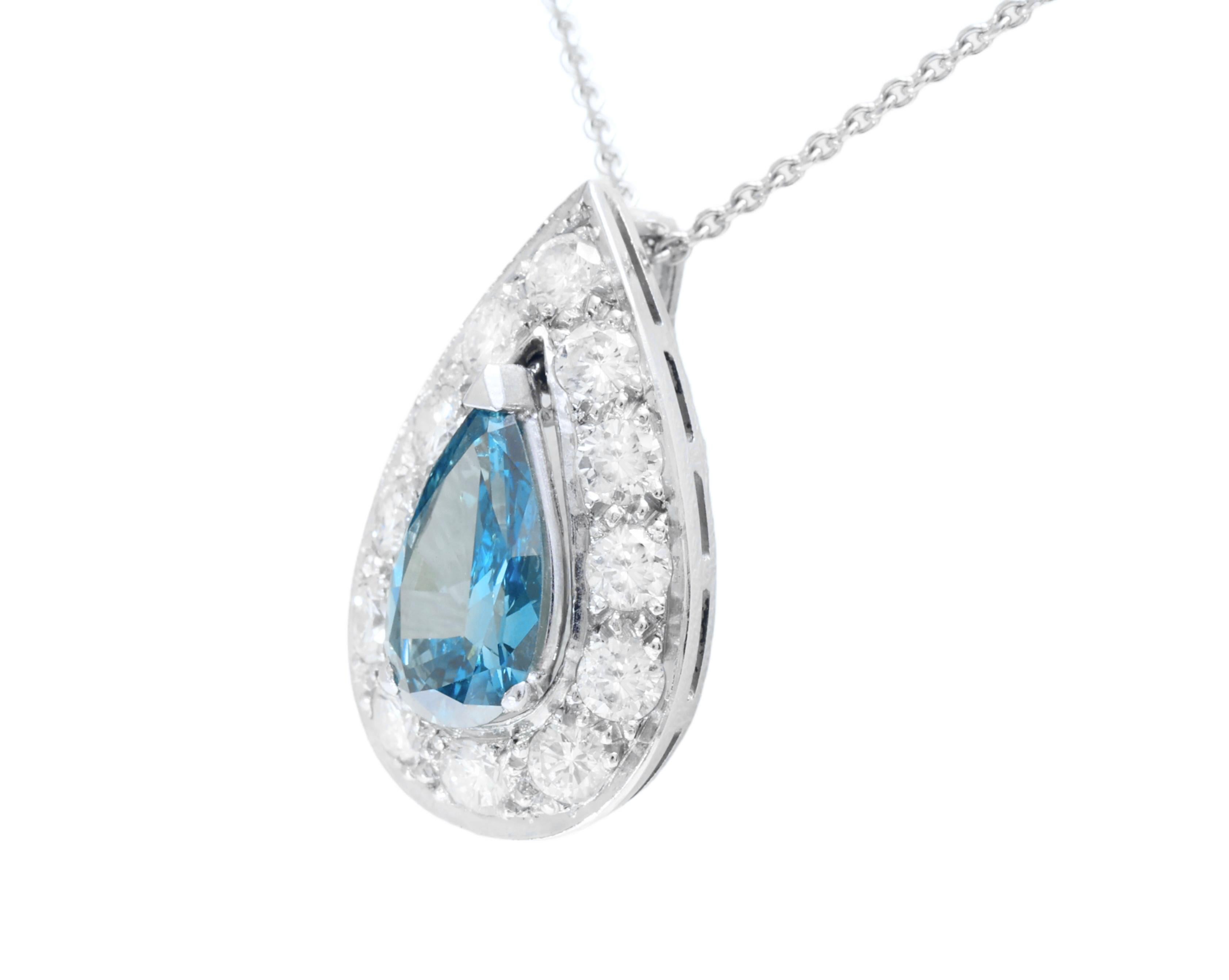 Moderno Ciondolo con diamante blu a forma di pera da 1,5 carati in oro bianco 18 Kt con colore potenziato in vendita