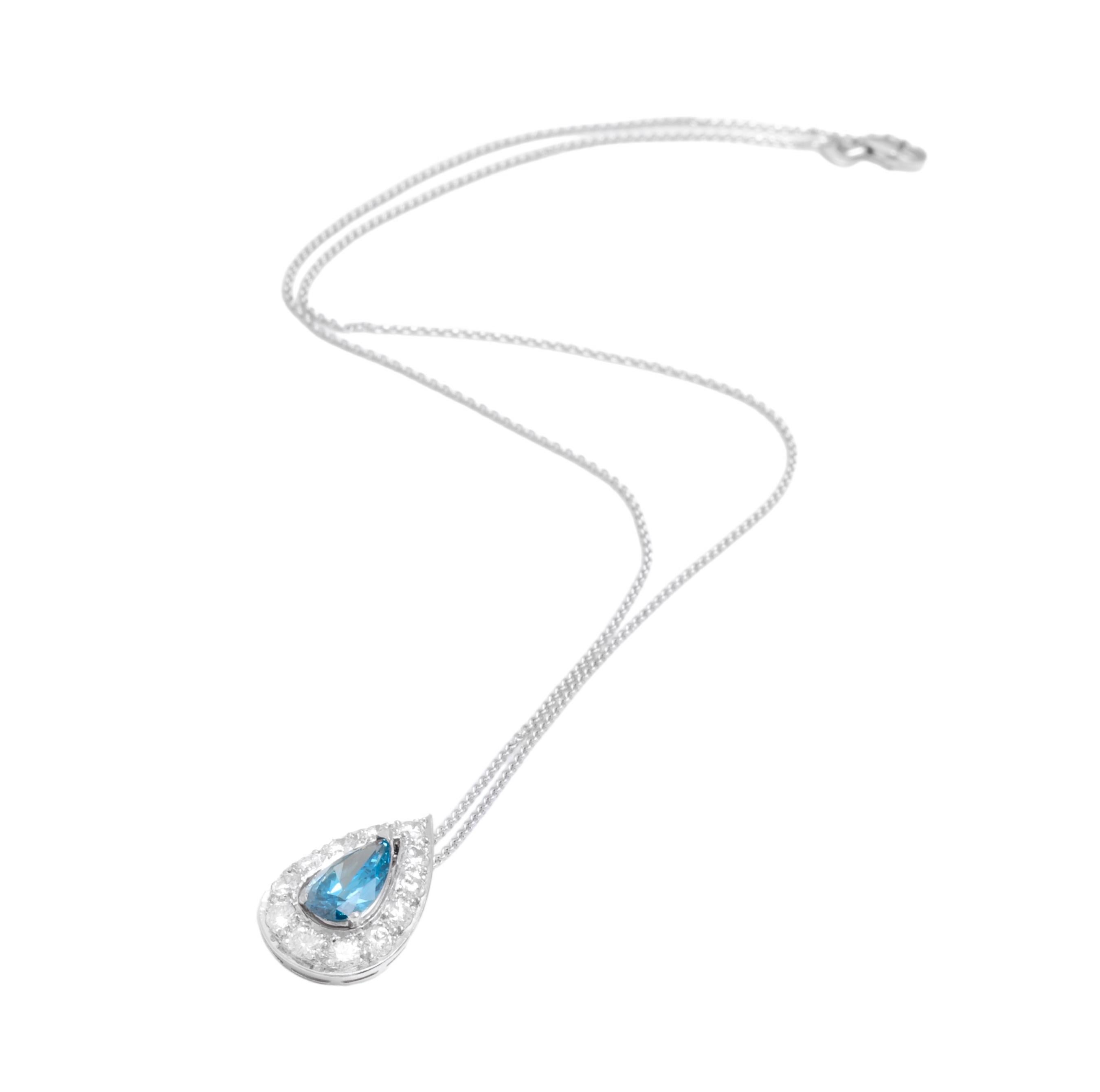 Ciondolo con diamante blu a forma di pera da 1,5 carati in oro bianco 18 Kt con colore potenziato In condizioni Nuovo in vendita a Antwerp, BE