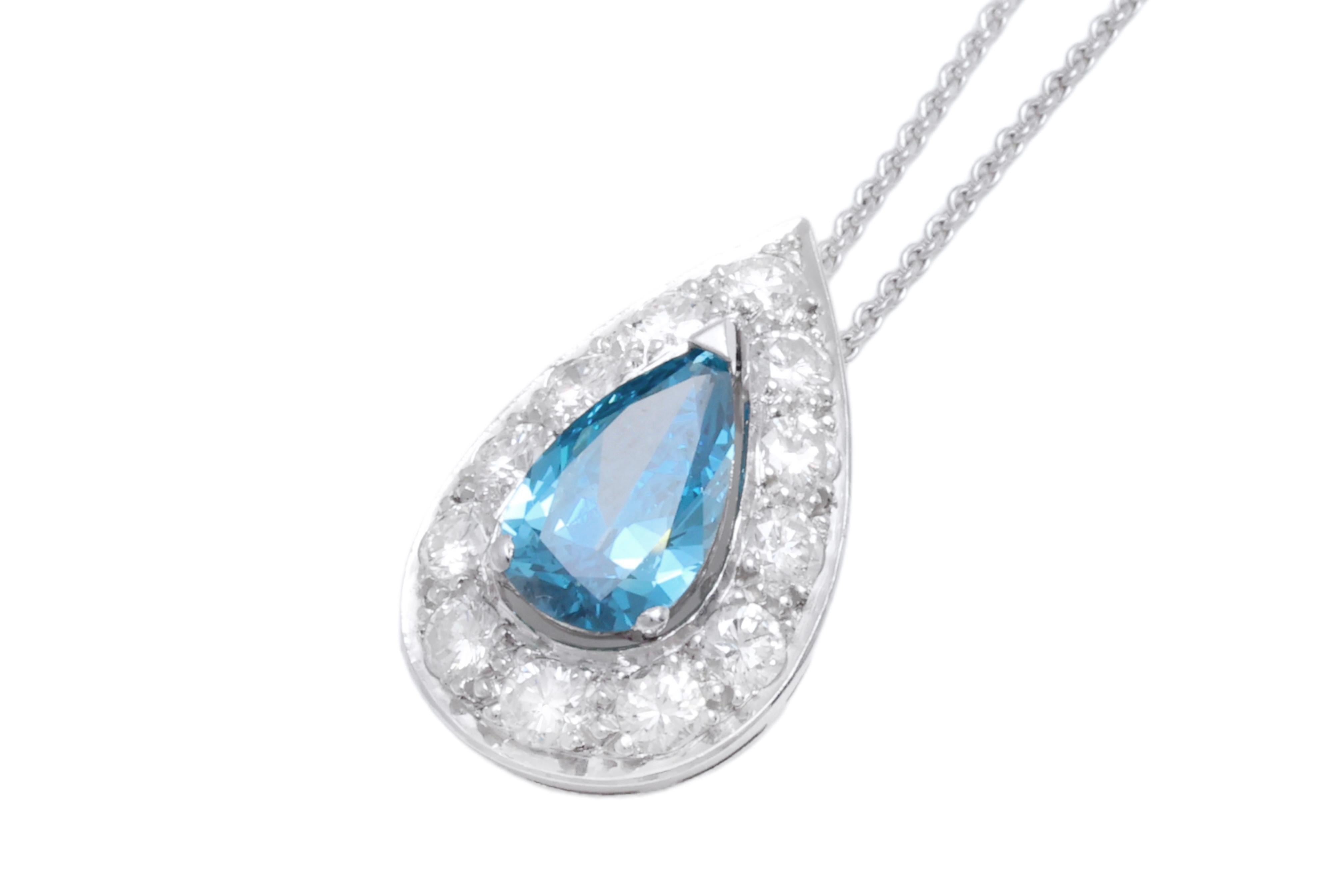 Ciondolo con diamante blu a forma di pera da 1,5 carati in oro bianco 18 Kt con colore potenziato in vendita 1