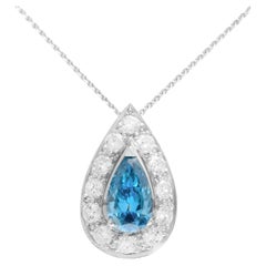Ciondolo con diamante blu a forma di pera da 1,5 carati in oro bianco 18 Kt con colore potenziato