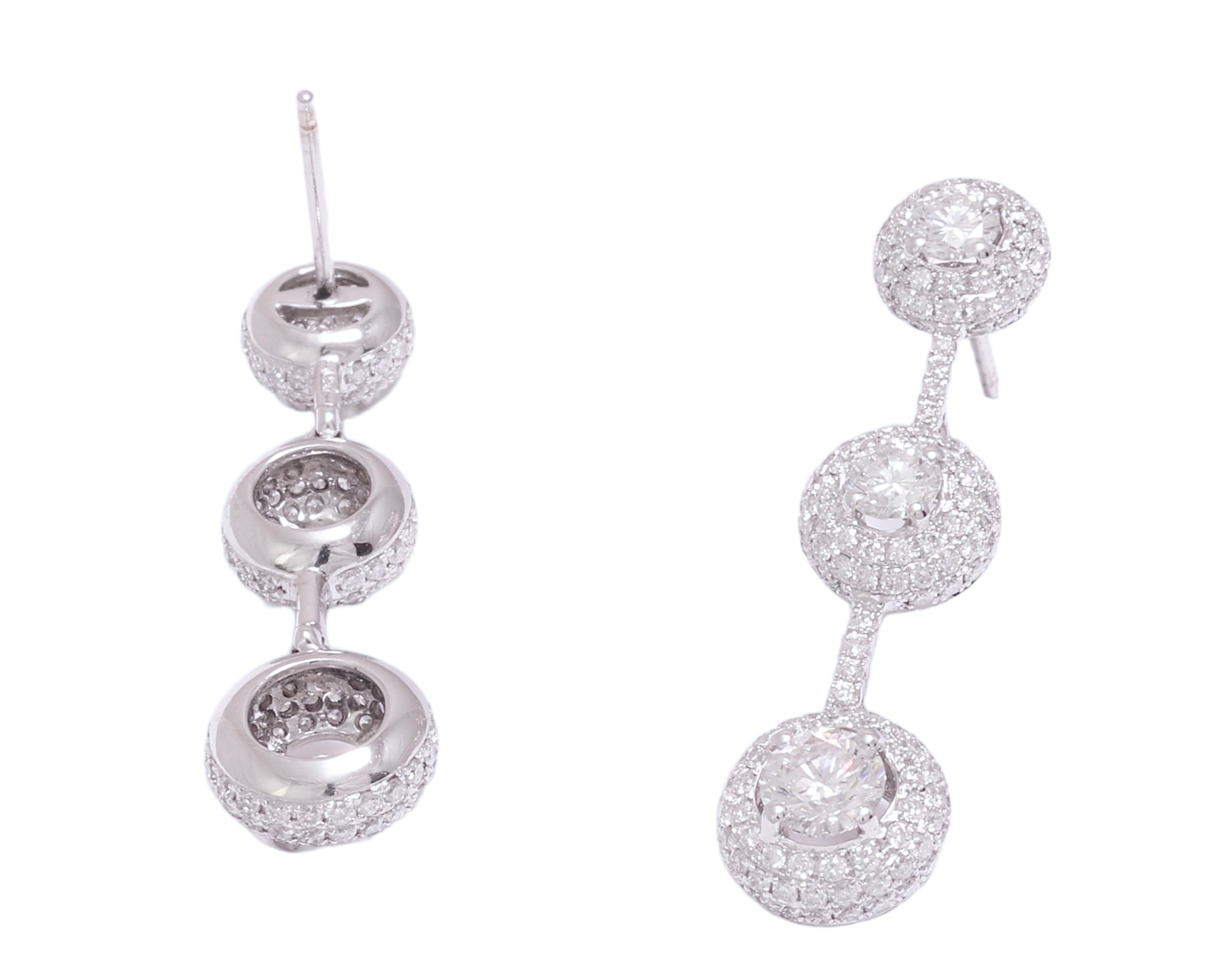18 kt. Pendientes colgantes de oro blanco con 3,45 ct. Diamantes talla brillante en venta 4