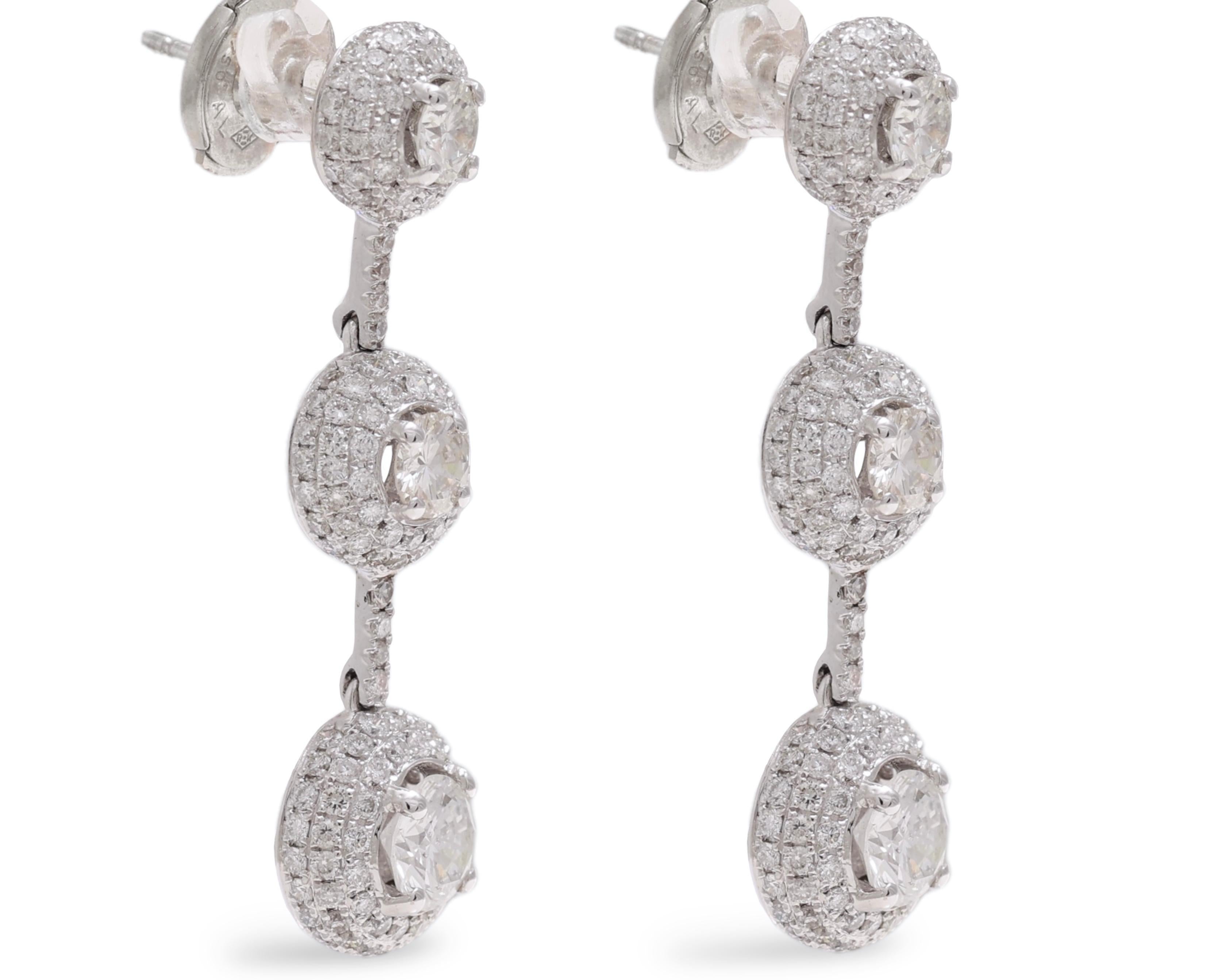 18 kt. Pendientes colgantes de oro blanco con 3,45 ct. Diamantes talla brillante Corte brillante en venta